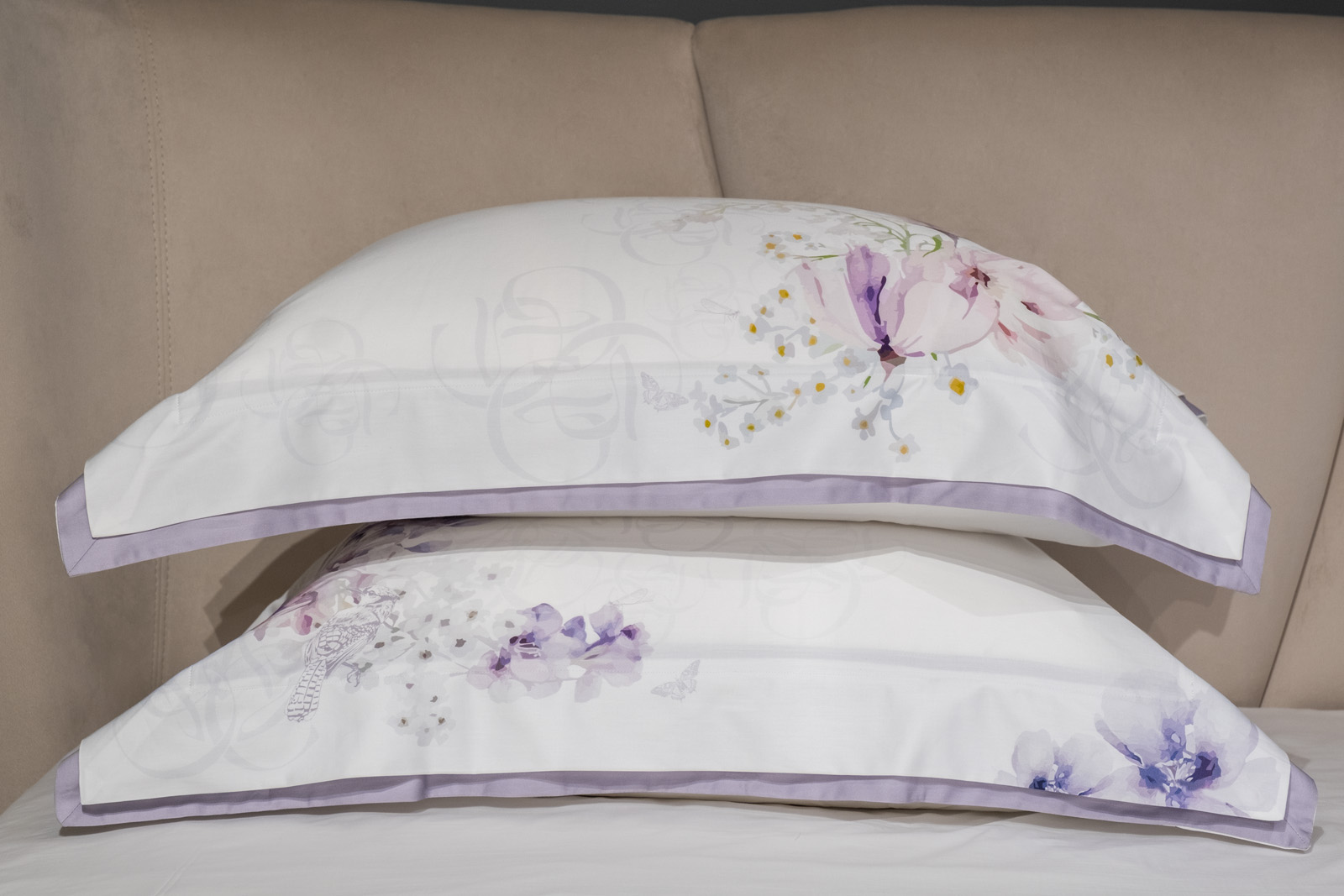 Комплект постельного белья "Фиори" сиренево-белый 145х210см с наволочками 50х70см Garda Decor 130HB-00072