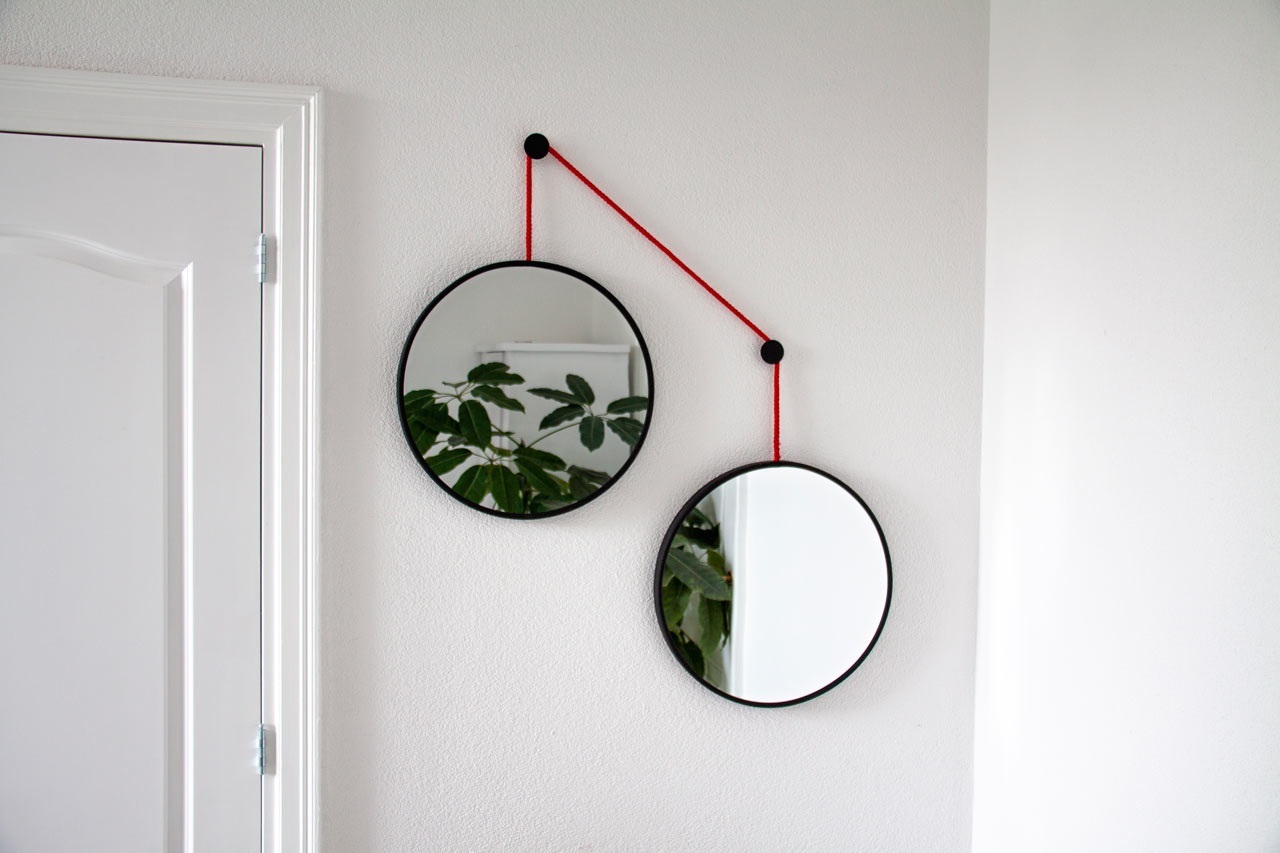 Balance M Black 2 зеркала по 40см  на красном шнуре Art-Zerkalo SM201RBL