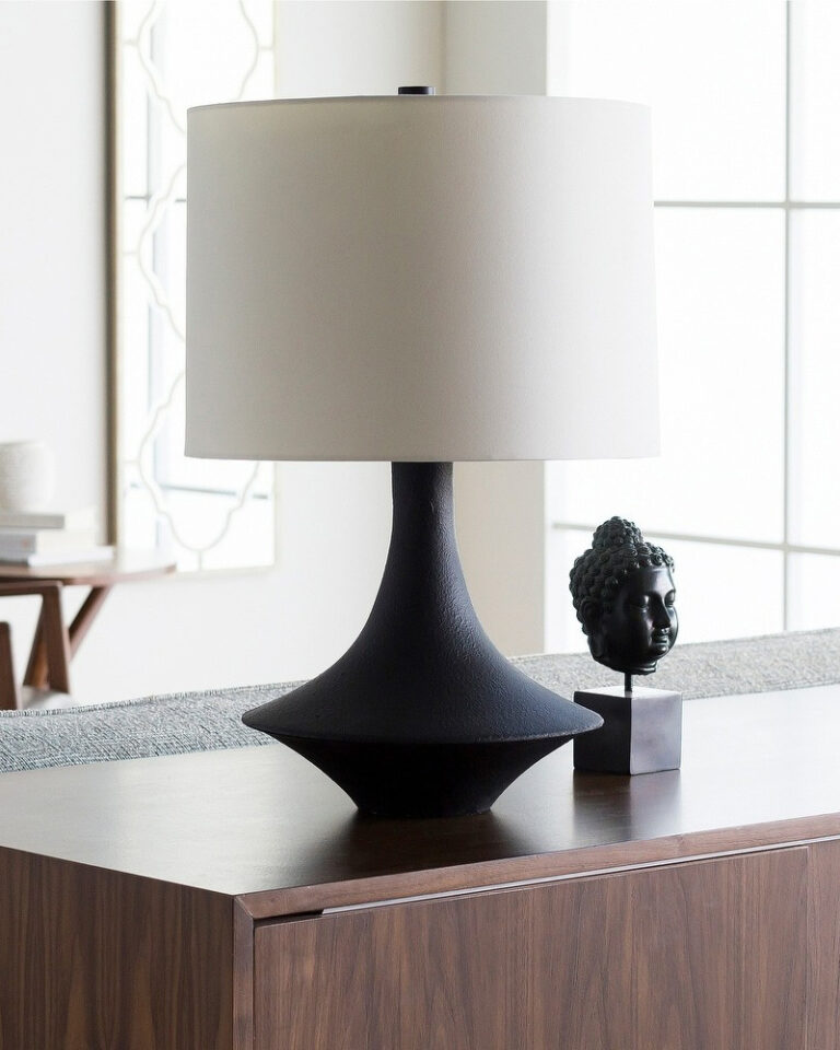 Чёрная настольная лампа Шейди Louvre Home P0620TB