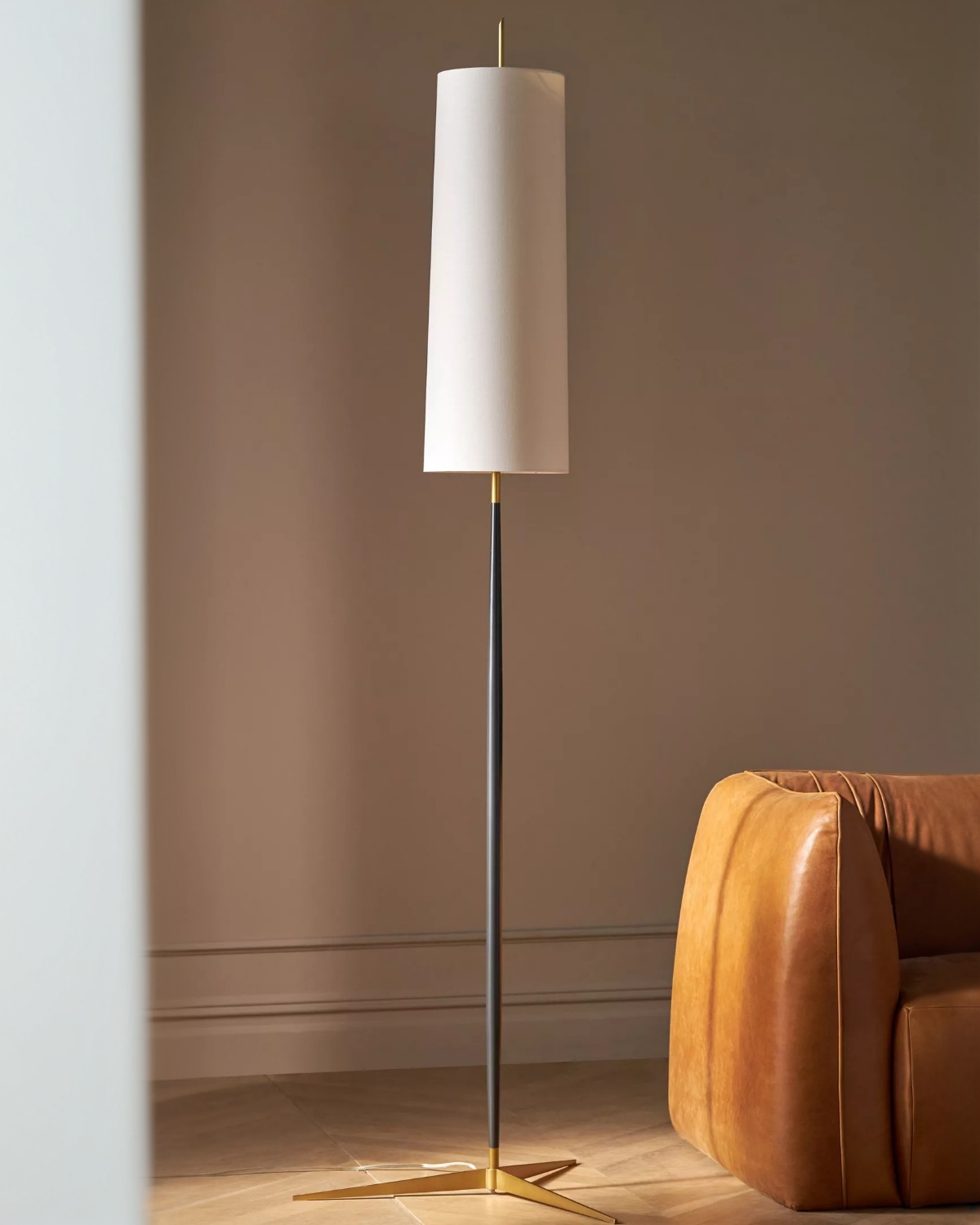 Современная напольная лампа Дуайт Louvre Home LTL756253MGI