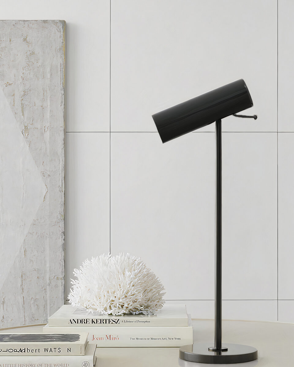 Черная настольная лампа Ллойд Louvre Home P2590TB