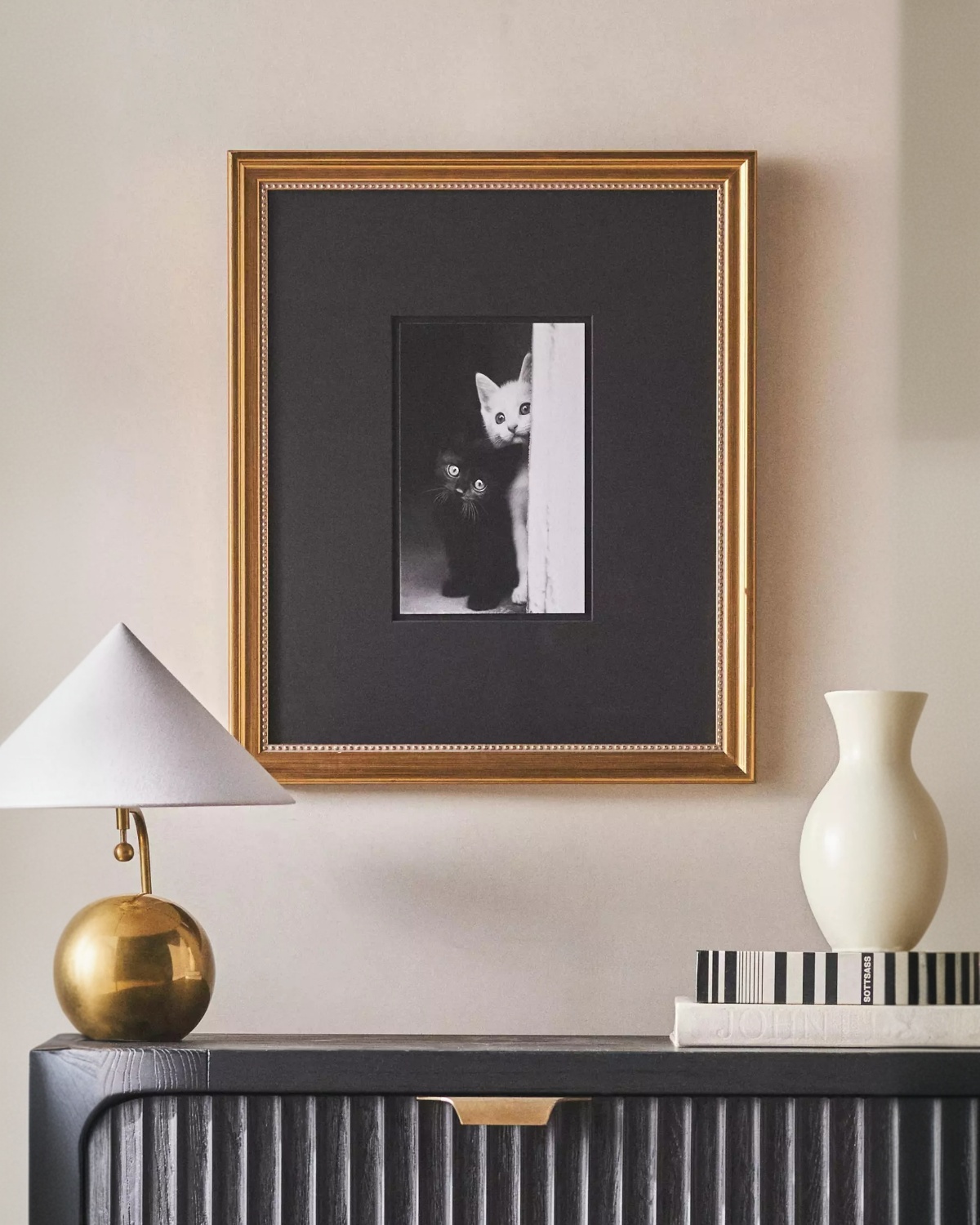 Золотистая лампа Шанталь с белым конусным абажуром Louvre Home LTL300325XNP