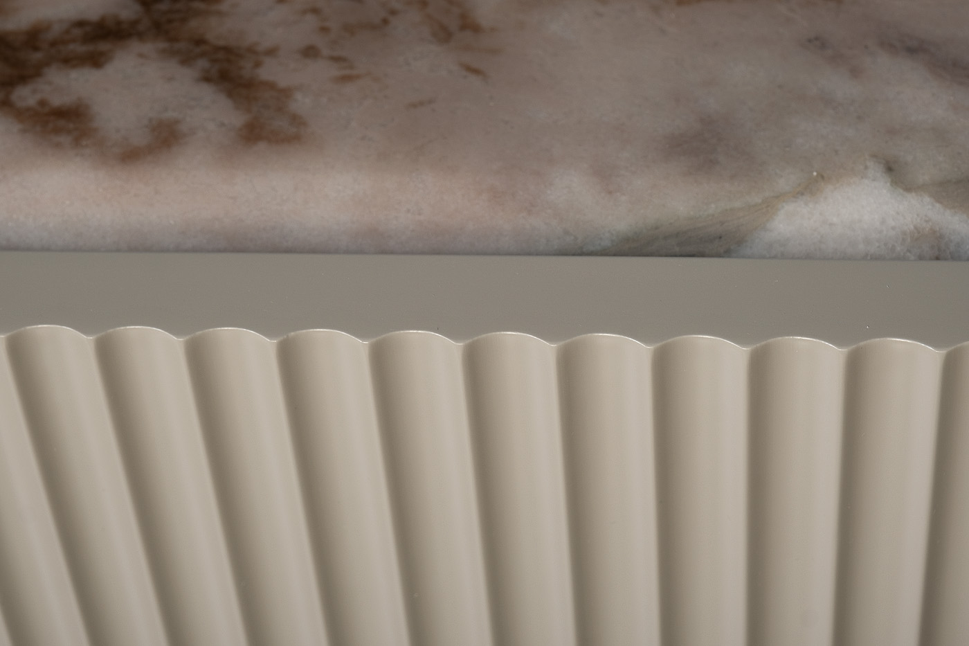 Тумба под телевизор с мраморной столешницей серая Garda Decor 58DB-21630