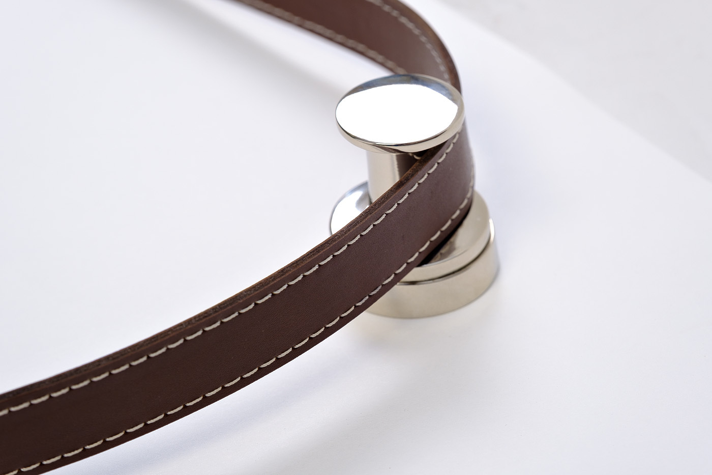 Зеркало круглое на кожаном подвесе (хром) Garda Decor 79MAL-9190-116NI