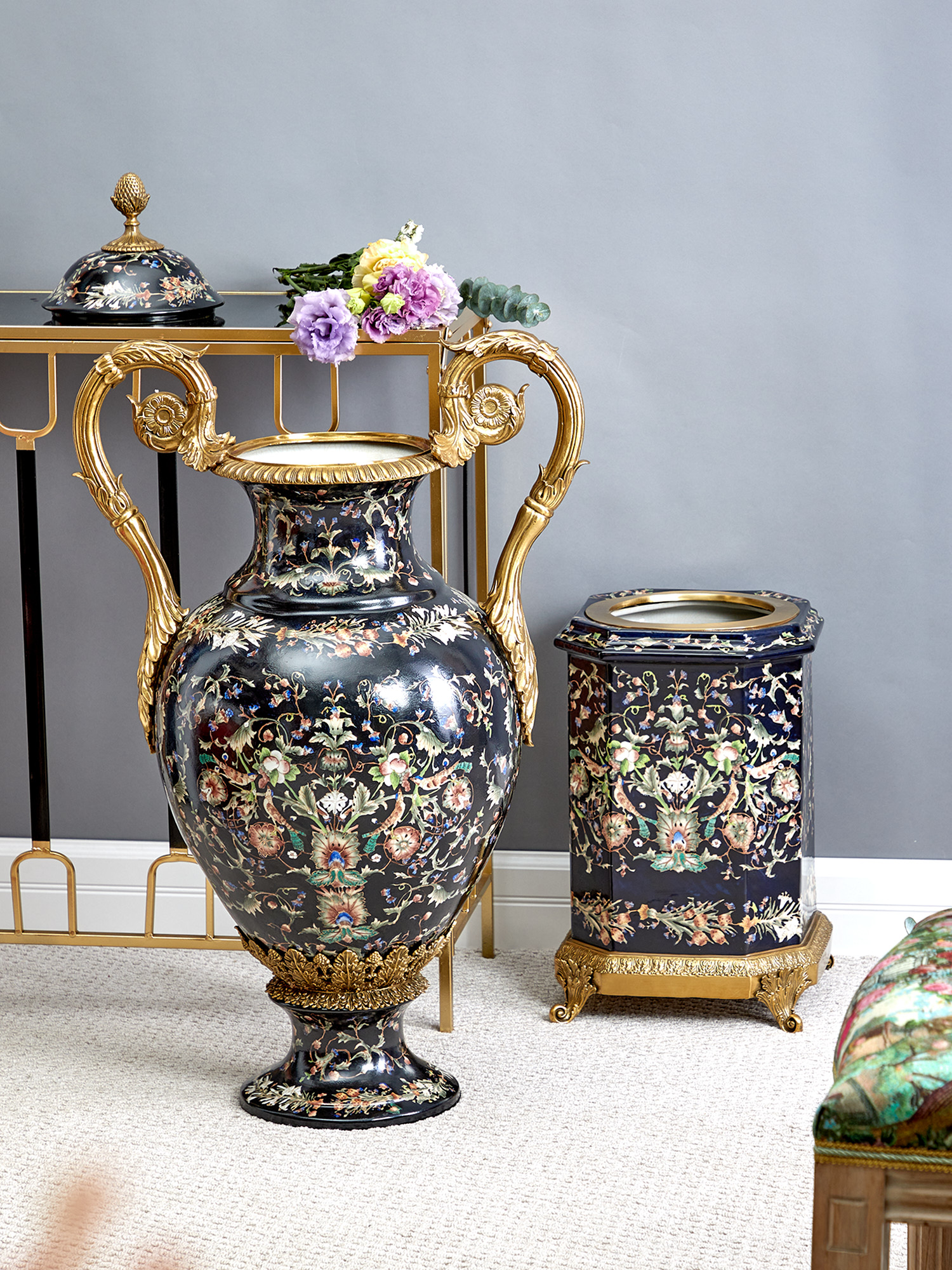 Ваза с крышкой на пьедестале Glasar J904HC/BK2250