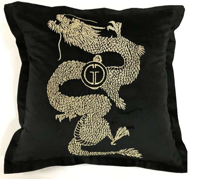 Подушка декоративная с вышивкой Дракон черная Garda Decor 70SW-30937