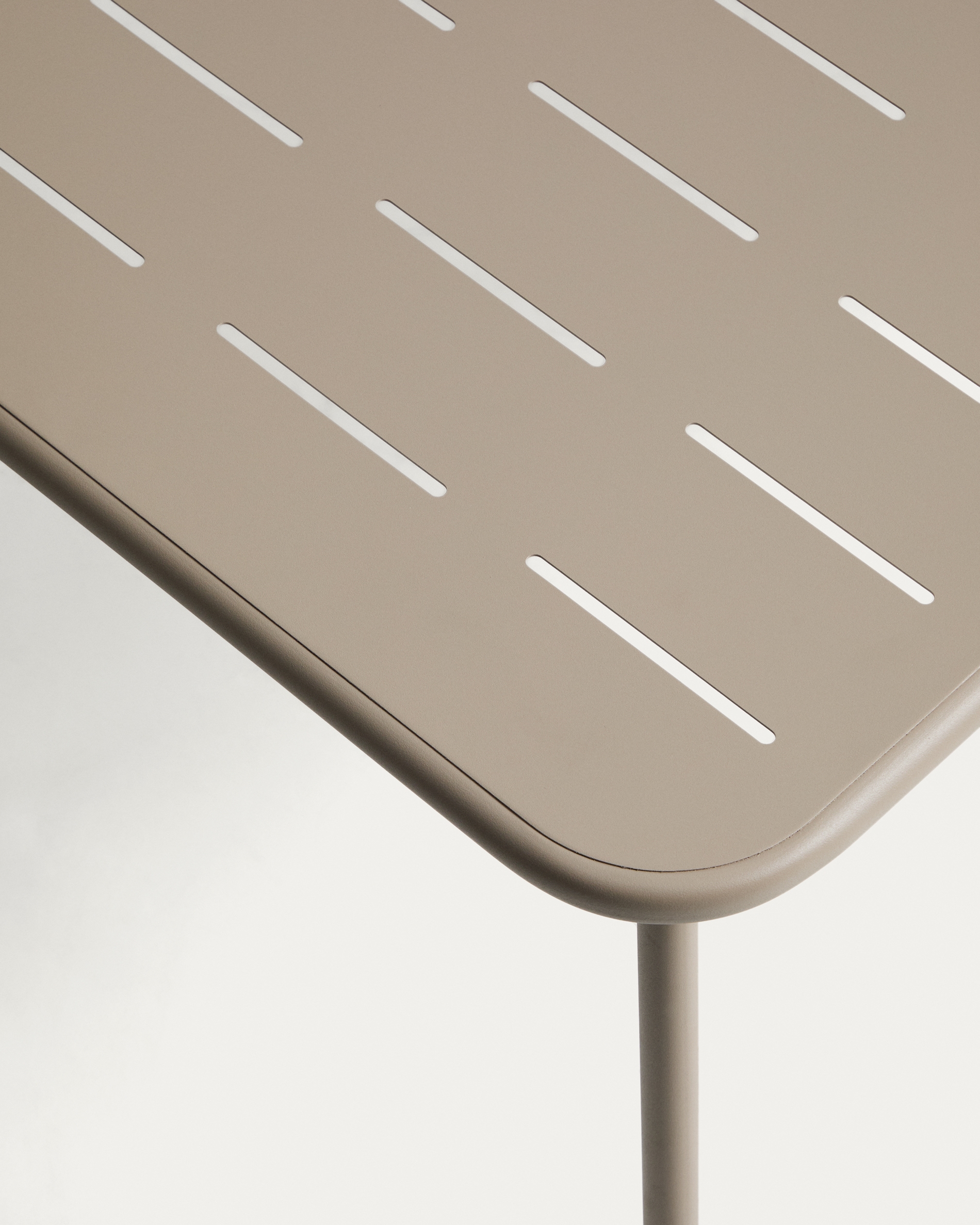 Уличный стол Brai из оцинкованной стали бежевого цвета, 180 x 90 см La Forma 482203