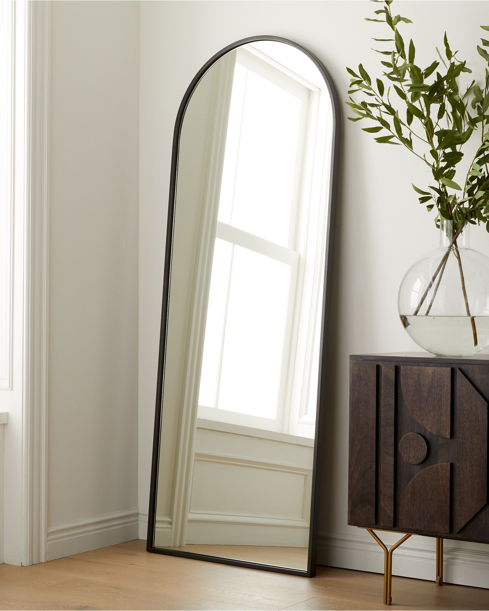 Зеркало в черной арочной раме Хансен Louvre Home LHDFM191223SH