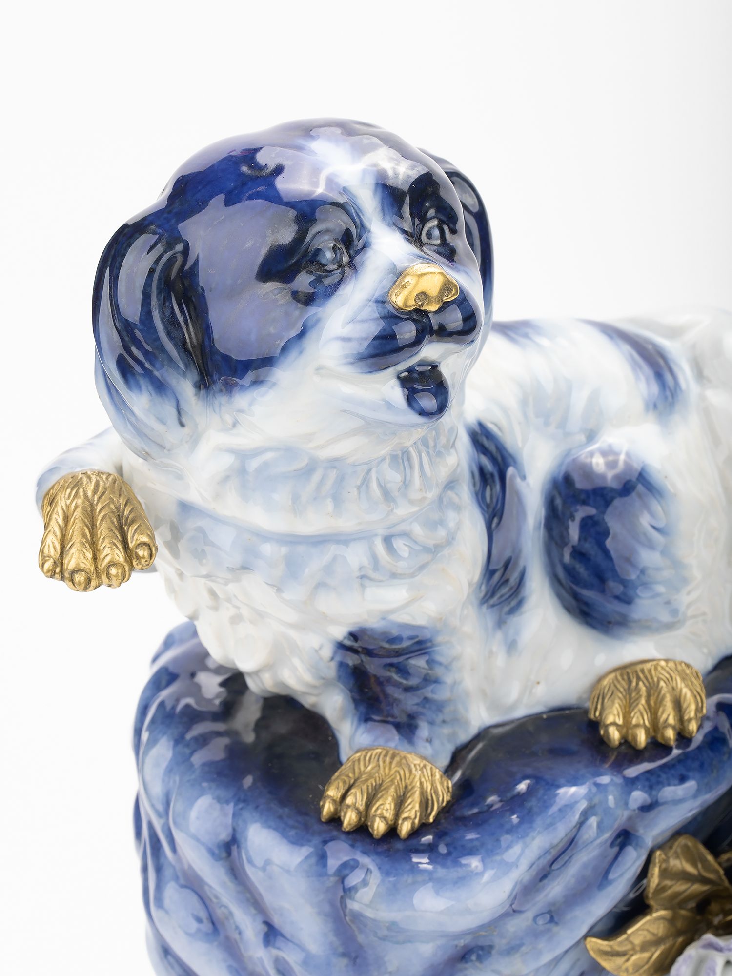 Фигурка Собака на камне Glasar 31G2623/F1366H/HQEN0250