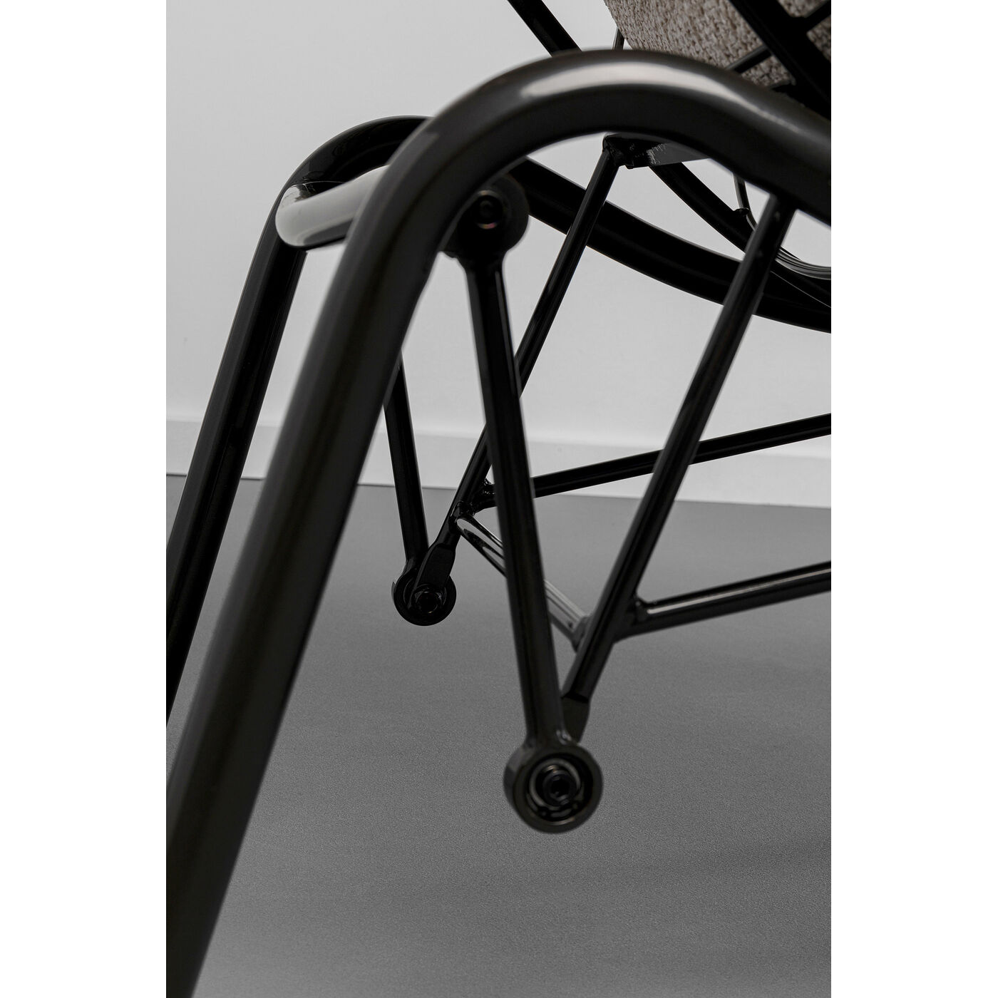 Кресло + Пуф Vienna Swing Beige KARE 87841