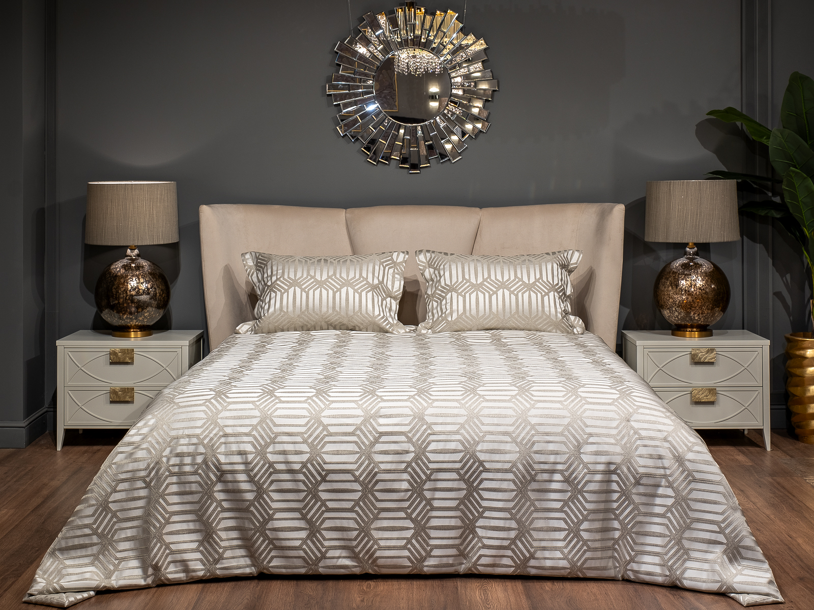 Комплект с покрывалом и двумя наволочками серый Garda Decor 121GD-12126