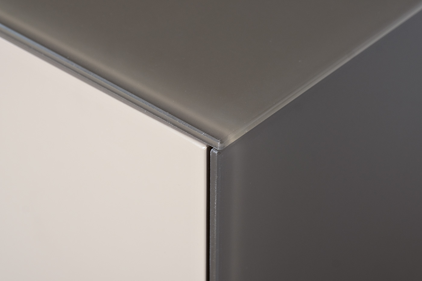 Комод со стеклянной столешницей Garda Decor 58DB-19012