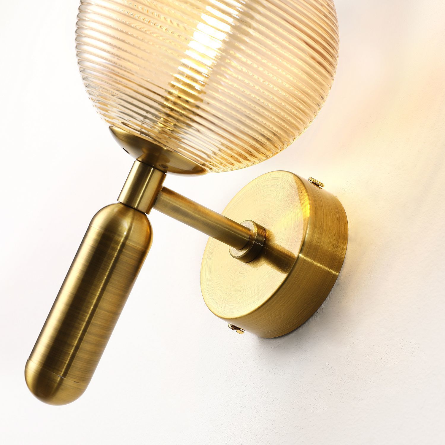 Настенный светильник Favourite 2723-1W