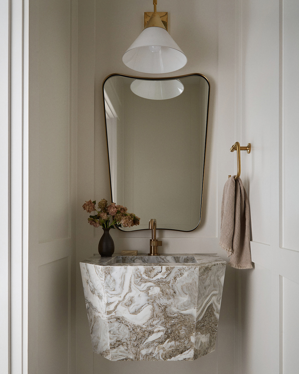 Золотое зеркало в раме Кейн Louvre Home DWM130824PND