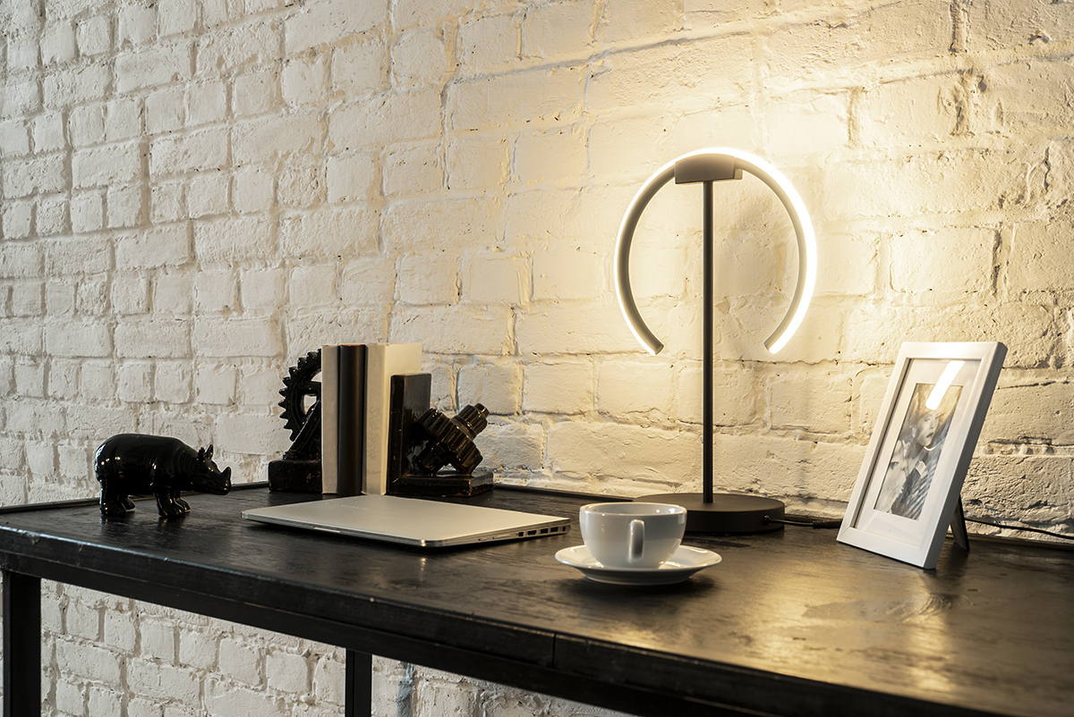 Светодиодная настольная лампа АС-В Donolux T111024/1C 14W Black