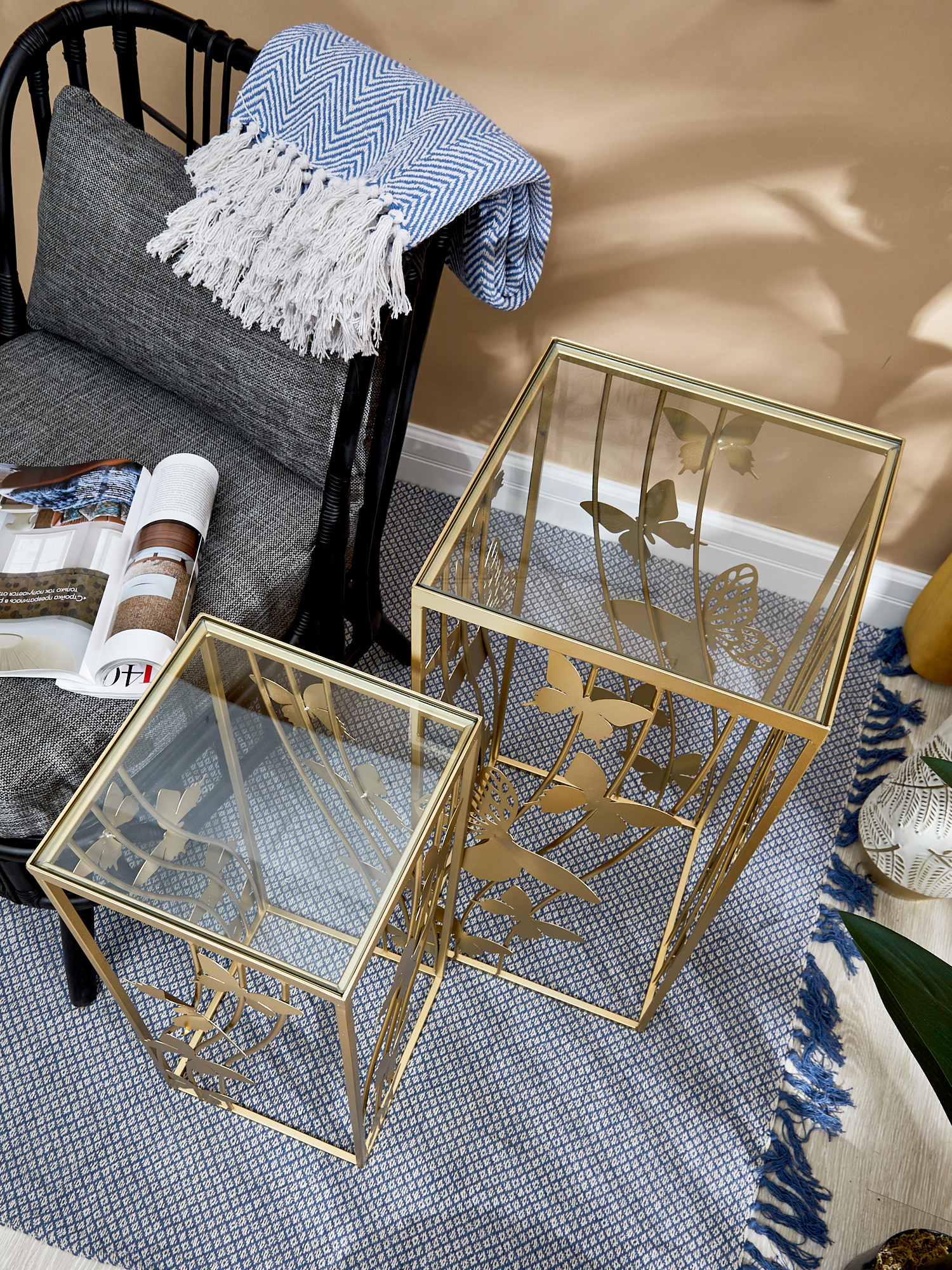 Столики со стеклянной столешницей и бабочками, набор Glasar 57-251