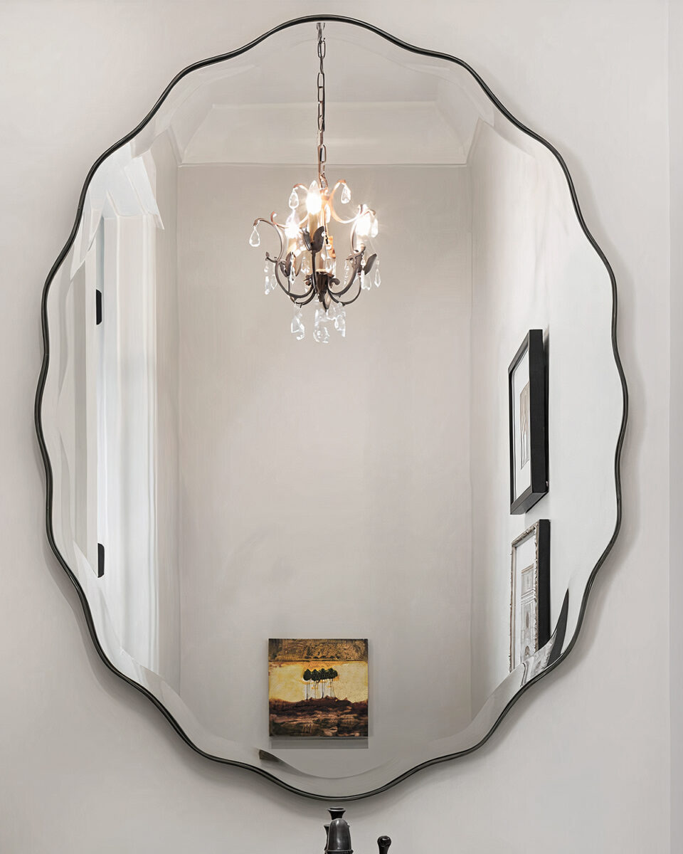 Овальное настенное зеркало Тьяго Louvre Home DWM080824PND