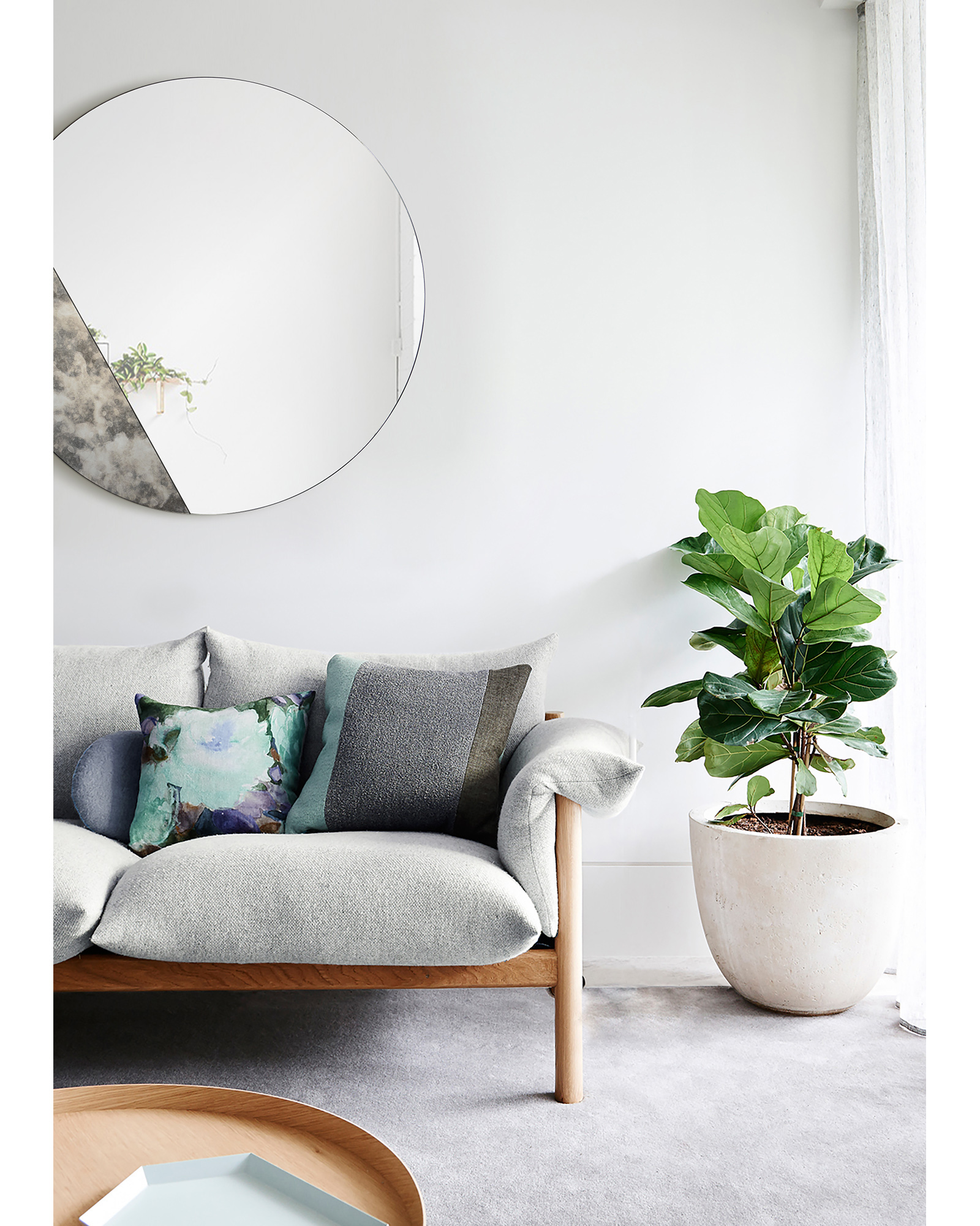 Круглое зеркало в раме Хьюз Louvre Home LHDWM8535ZYH