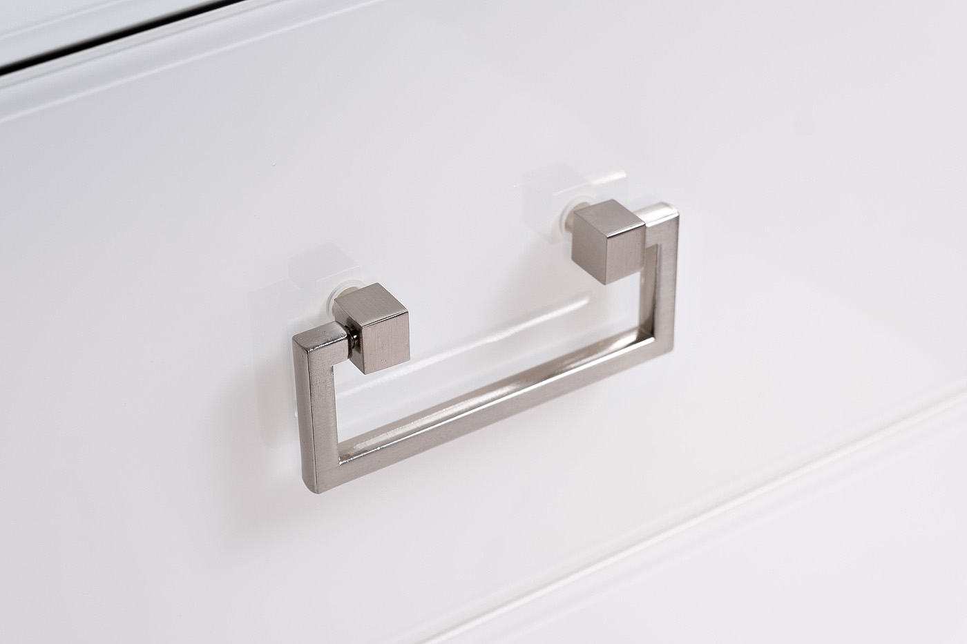 Тумбочка с ящиками белая/хром Garda Decor KFG085-NI