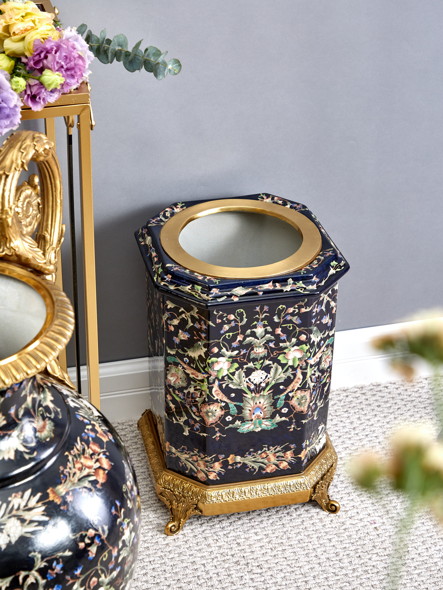 Ваза с крышкой на пьедестале Glasar J904HC/BK2250