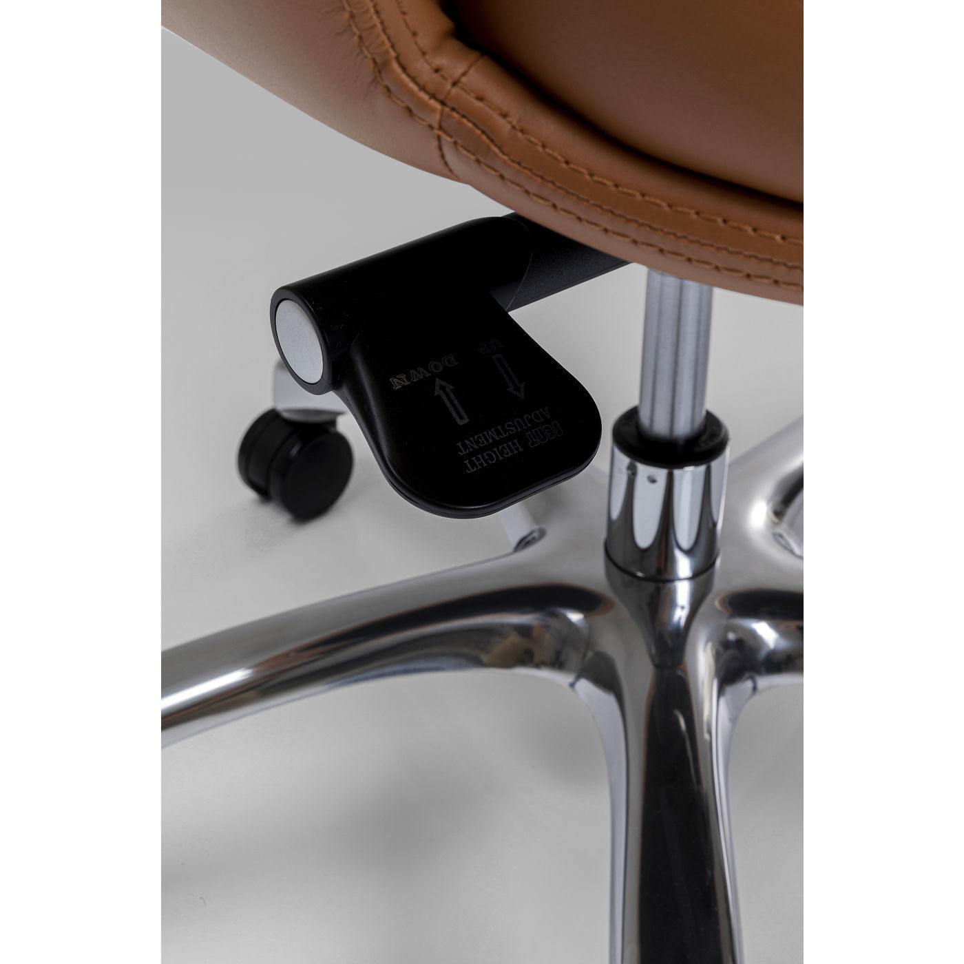 Кресло офисное Brady 85285 KARE