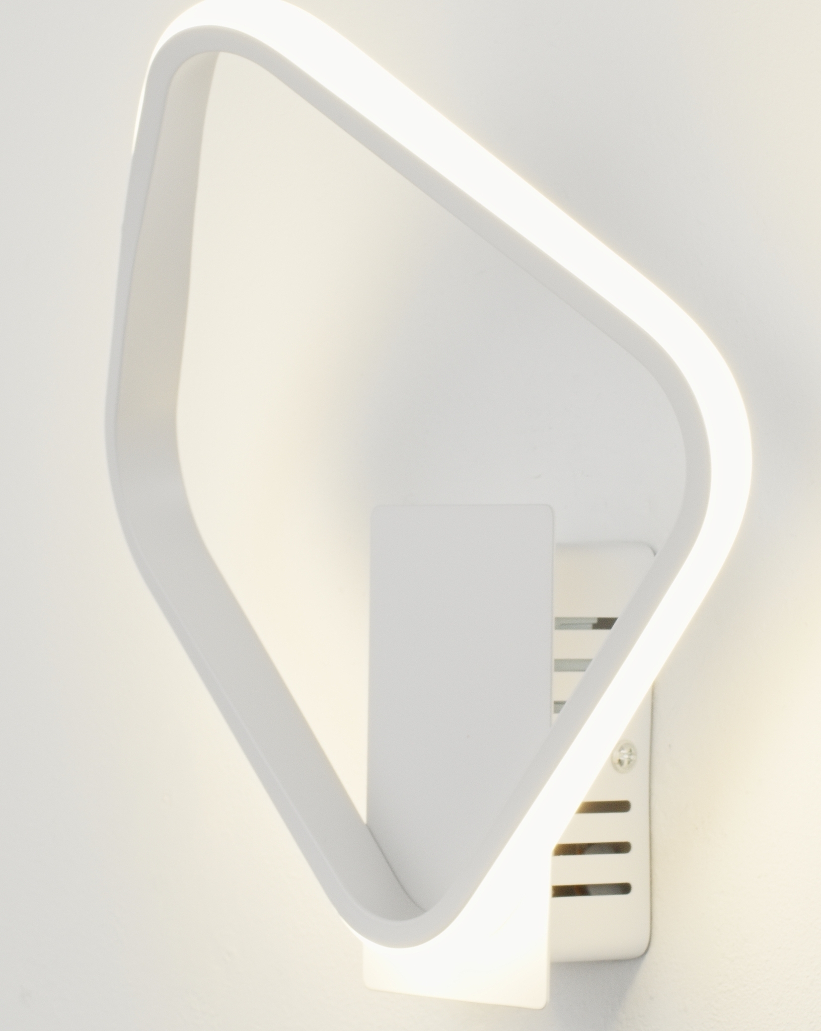Настенный светильник Moderli V2700-WL Vivienne LED 13W