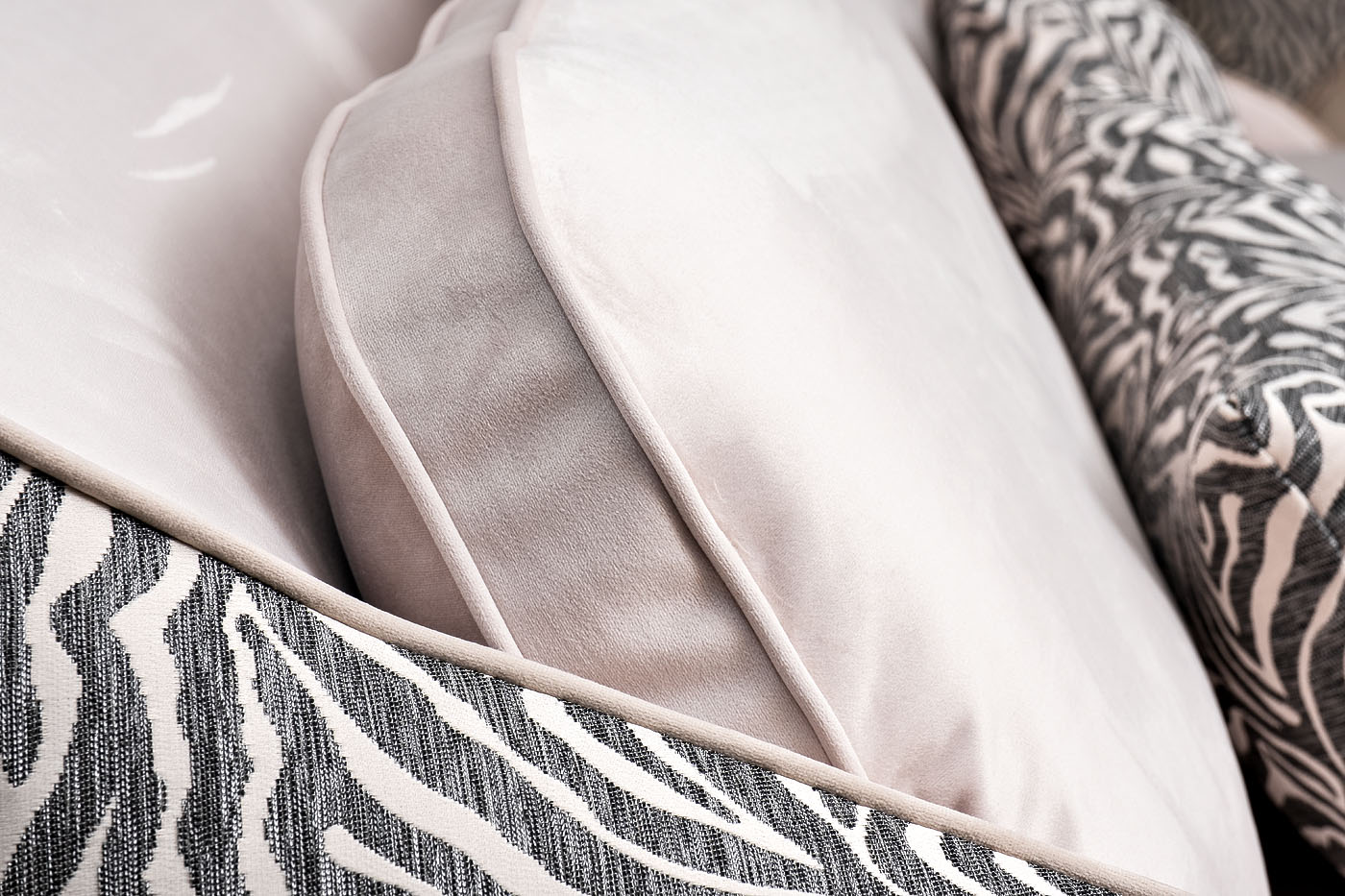 Диван Palazzo трехместный раскладной бежевый с принтом Garda Decor PALAZZO-240M-Colt002+Ana Beg