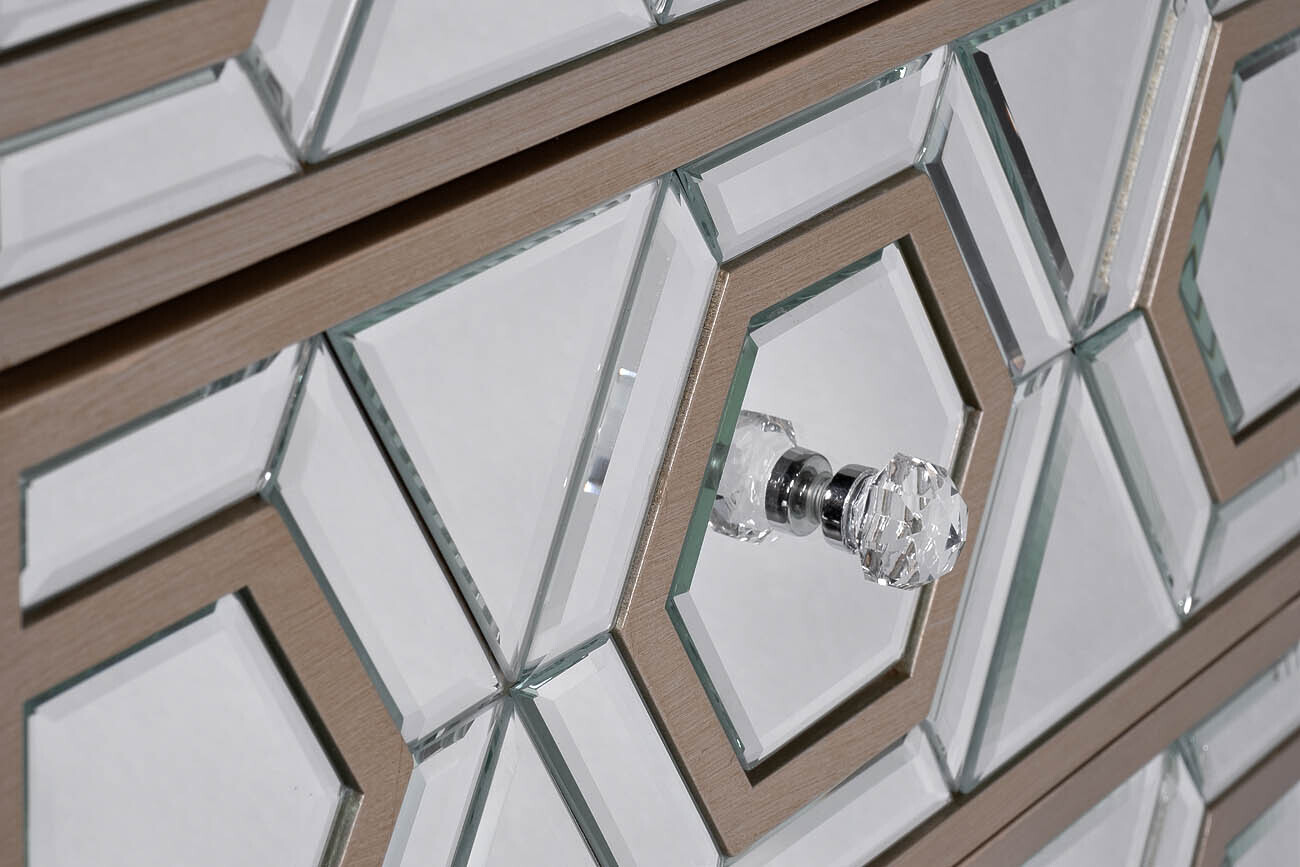 Тумбочка зеркальная с ящиками Garda Decor KFG044