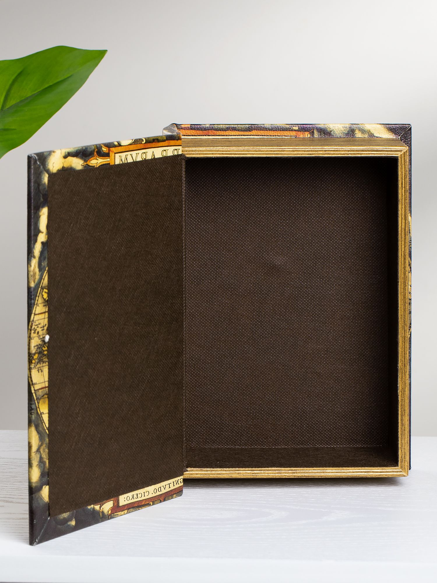 Шкатулка в виде книги Glasar 39-112/2