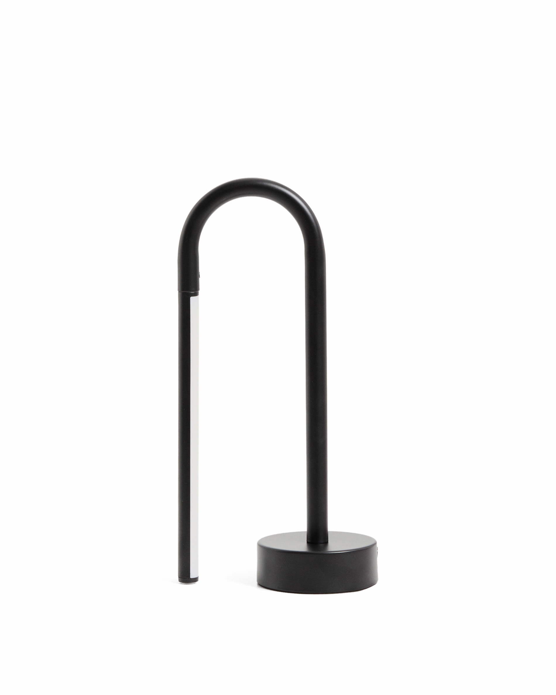 Переносная настольная лампа Bow из черного алюминия La Forma (ex Julia Grup)