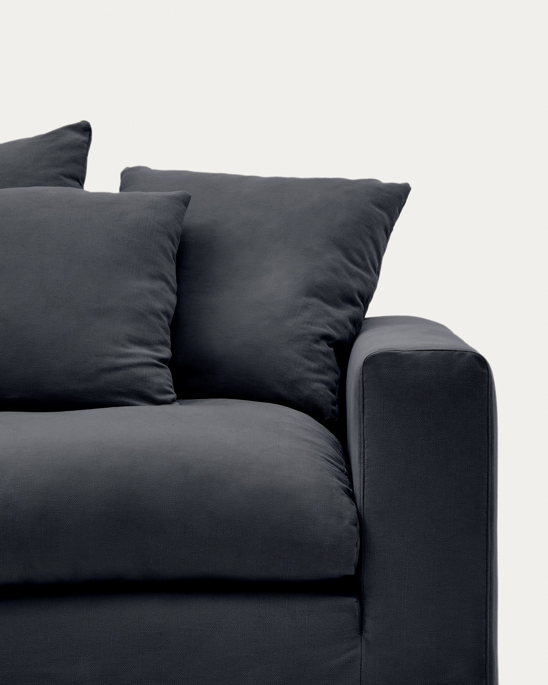 A cover designed to keep your Nora archair in brand-new condition. Made from linen and cotton fabri La Forma 193962