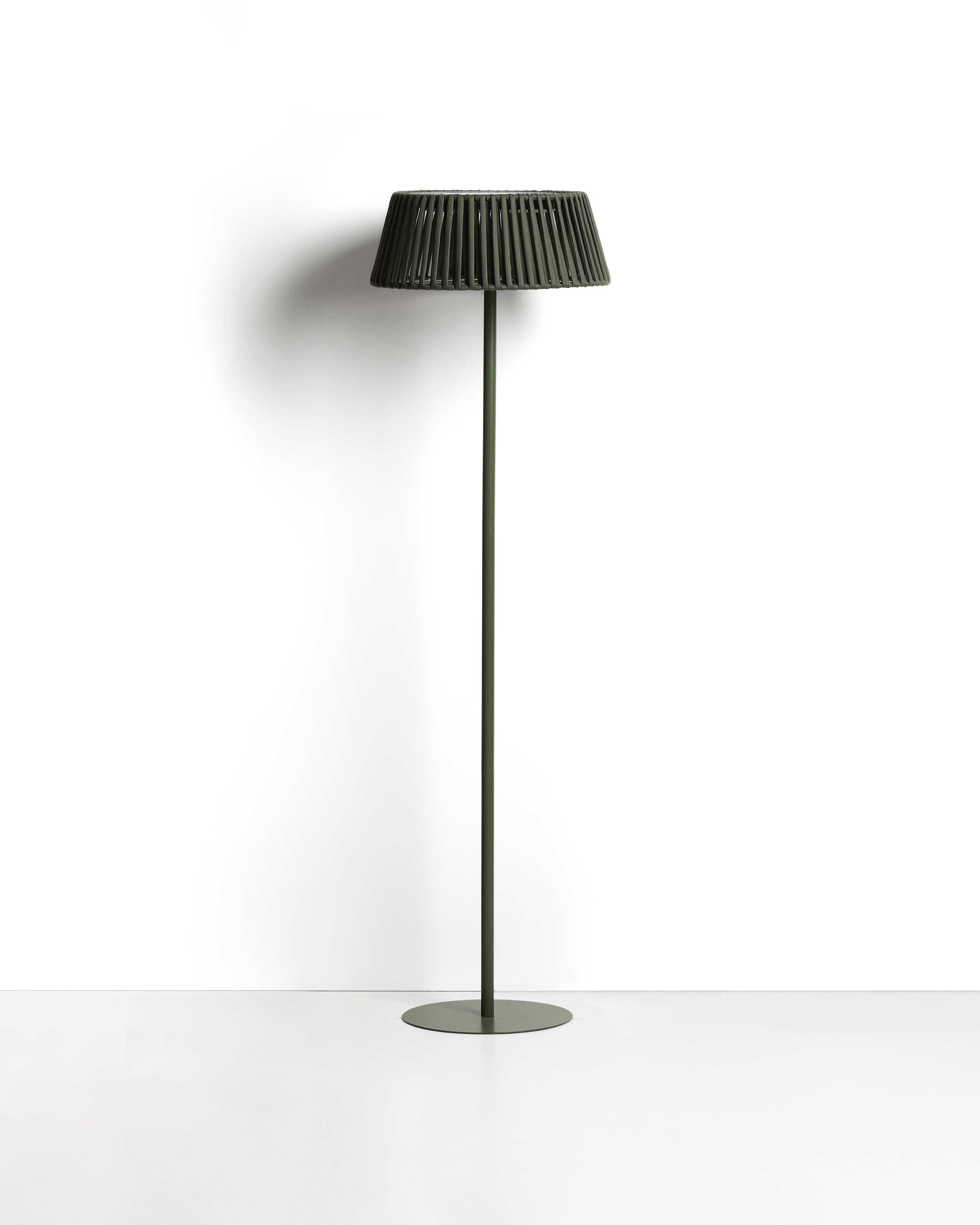 Уличный торшер Aldet на солнечных батареях зеленый, диаметр 46 см La Forma 482387