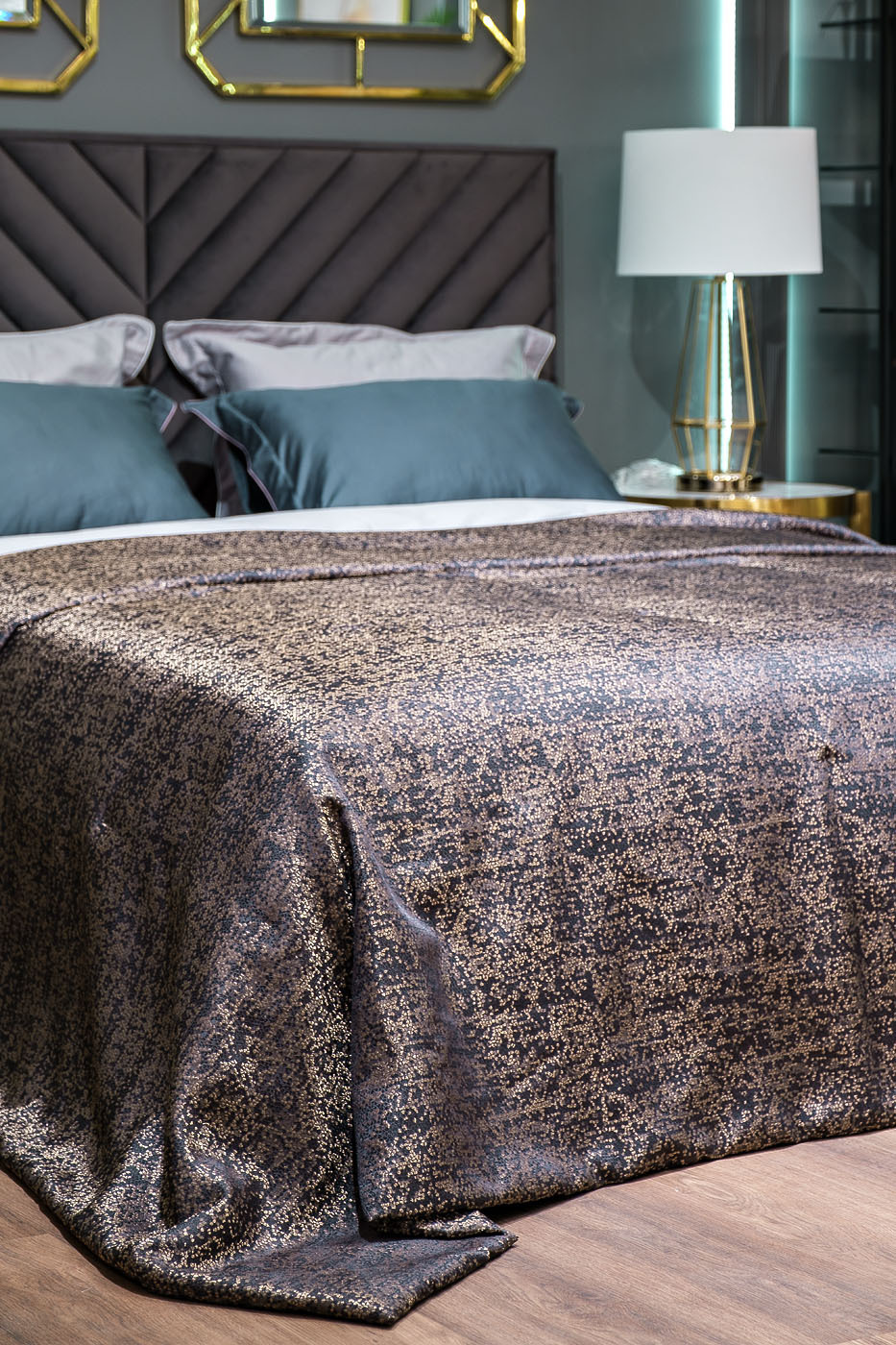 Покрывало BARI 260х260см бронзовое Garda Decor GD-TEL04-POKR BRONZ