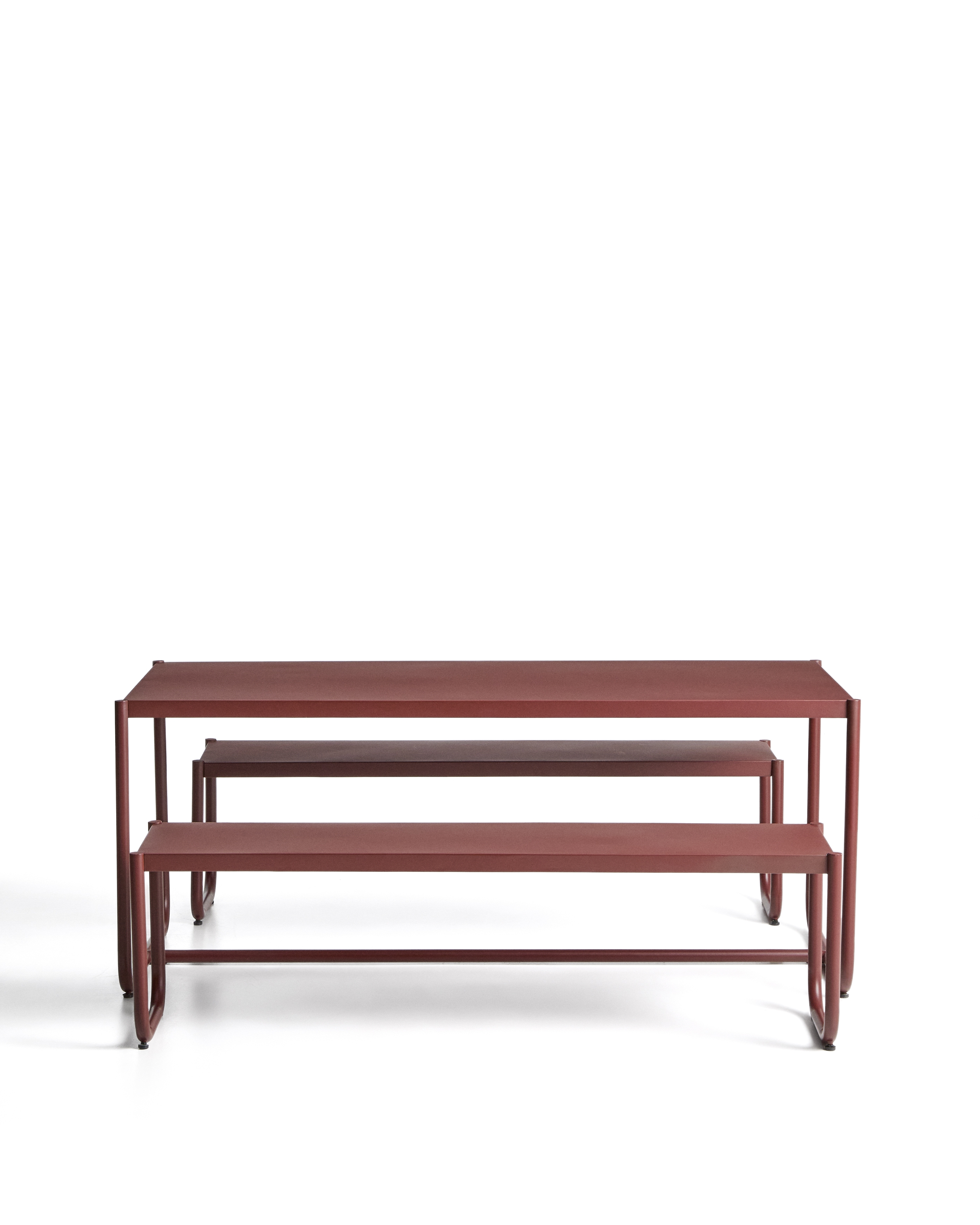 Комплект Sotil из 2 скамеек и стола из стали с гранатовой отделкой 183 x 83 cm La Forma 481283