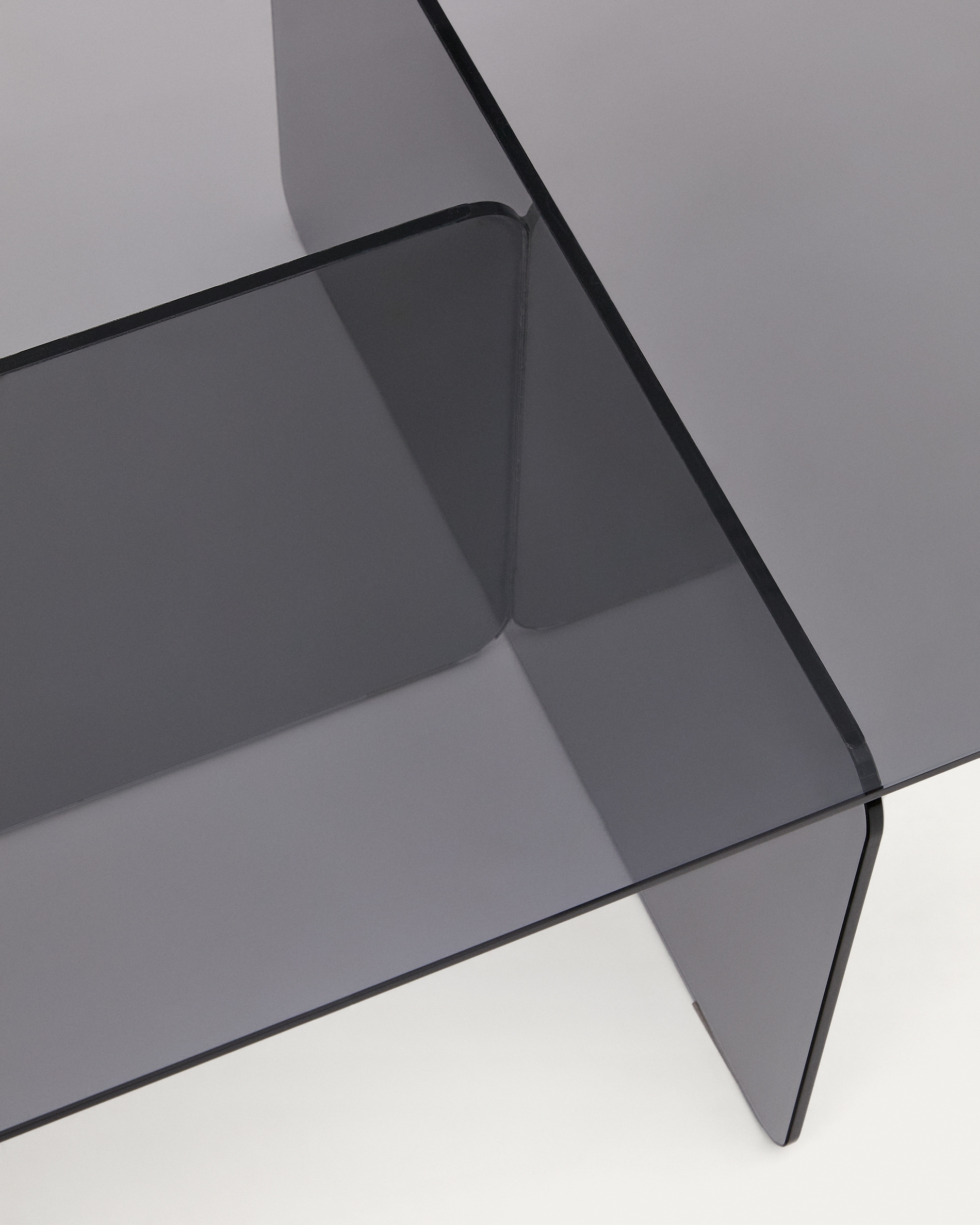 Журнальный столик Zaren из серого закаленного стекла, 120 x 60 см La Forma (ex Julia Grup)