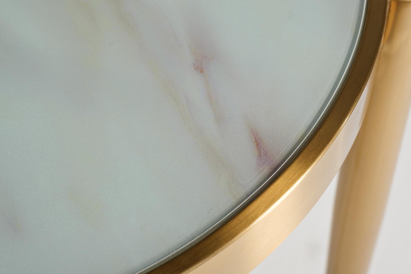 Столик журнальный со стеклянной столешницей под мрамор Garda Decor 19-OA-6432