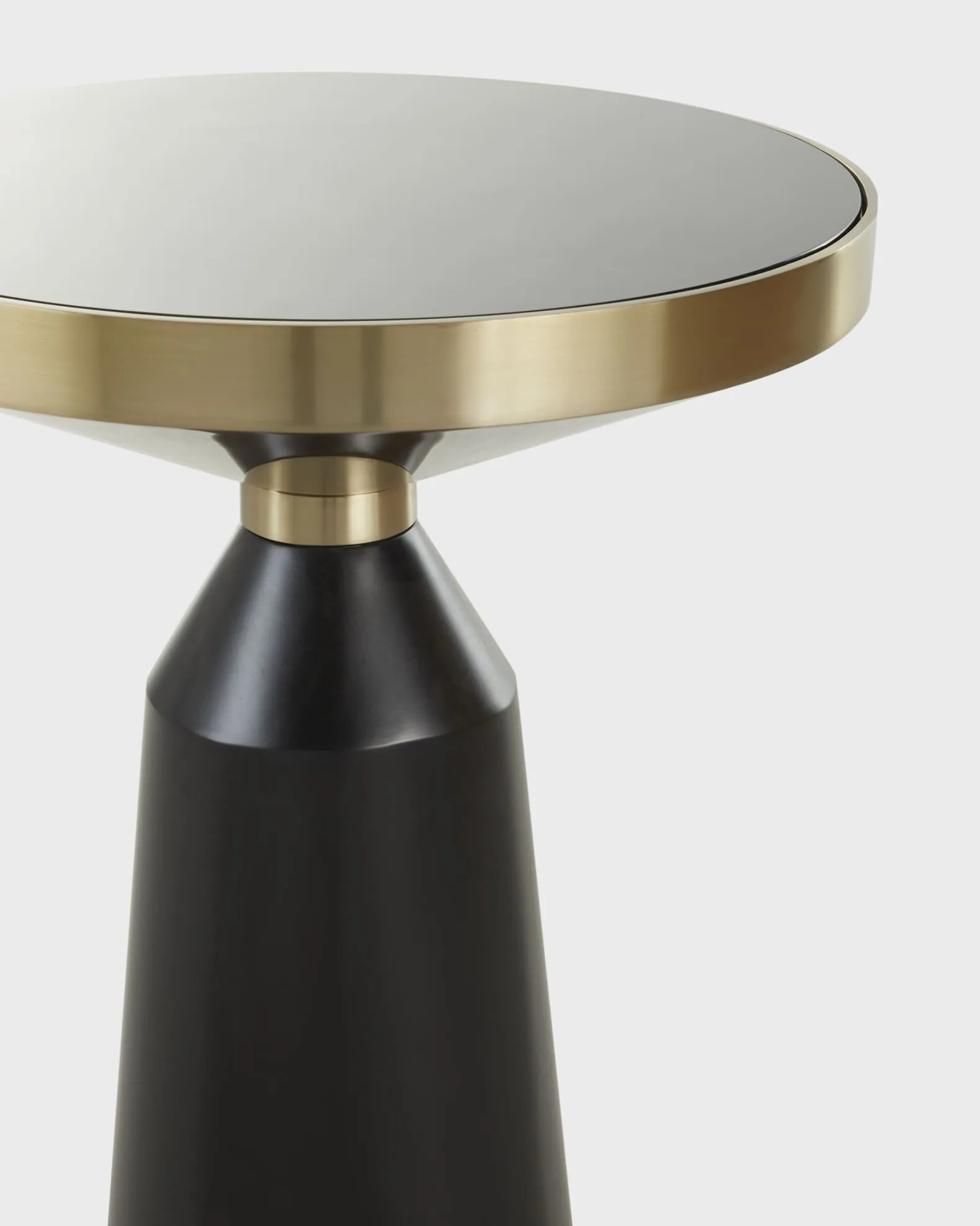 Черный приставной столик Ровена Louvre Home FST090924RJ