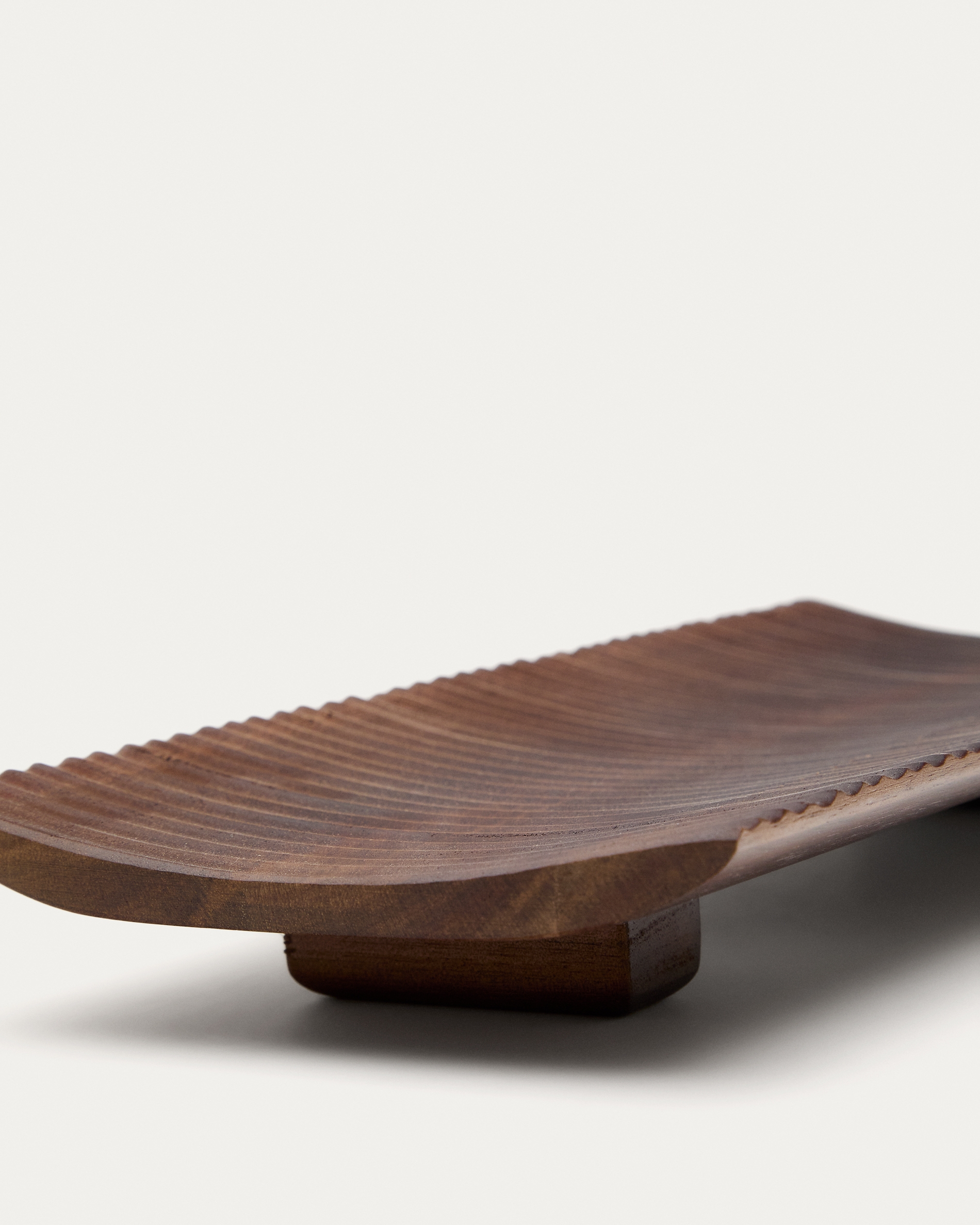 Маленькая сервировочная доска Rommu из акации La Forma (ex Julia Grup)