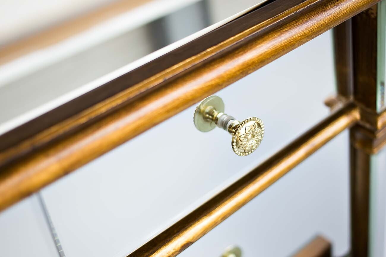 Консоль с ящиками и зеркальной отделкой Garda Decor KFC1150E7