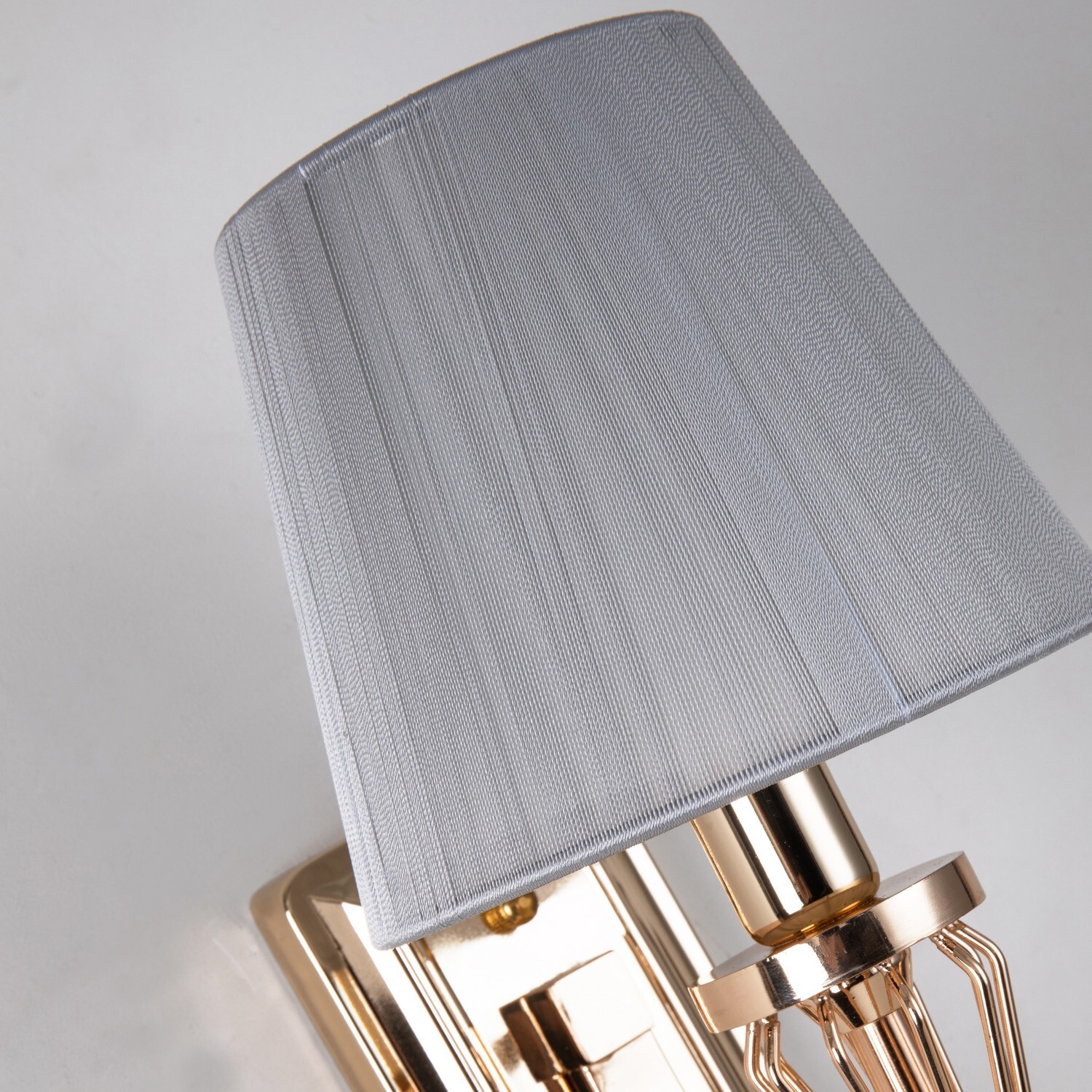 Настенный светильник Favourite 2690-1W