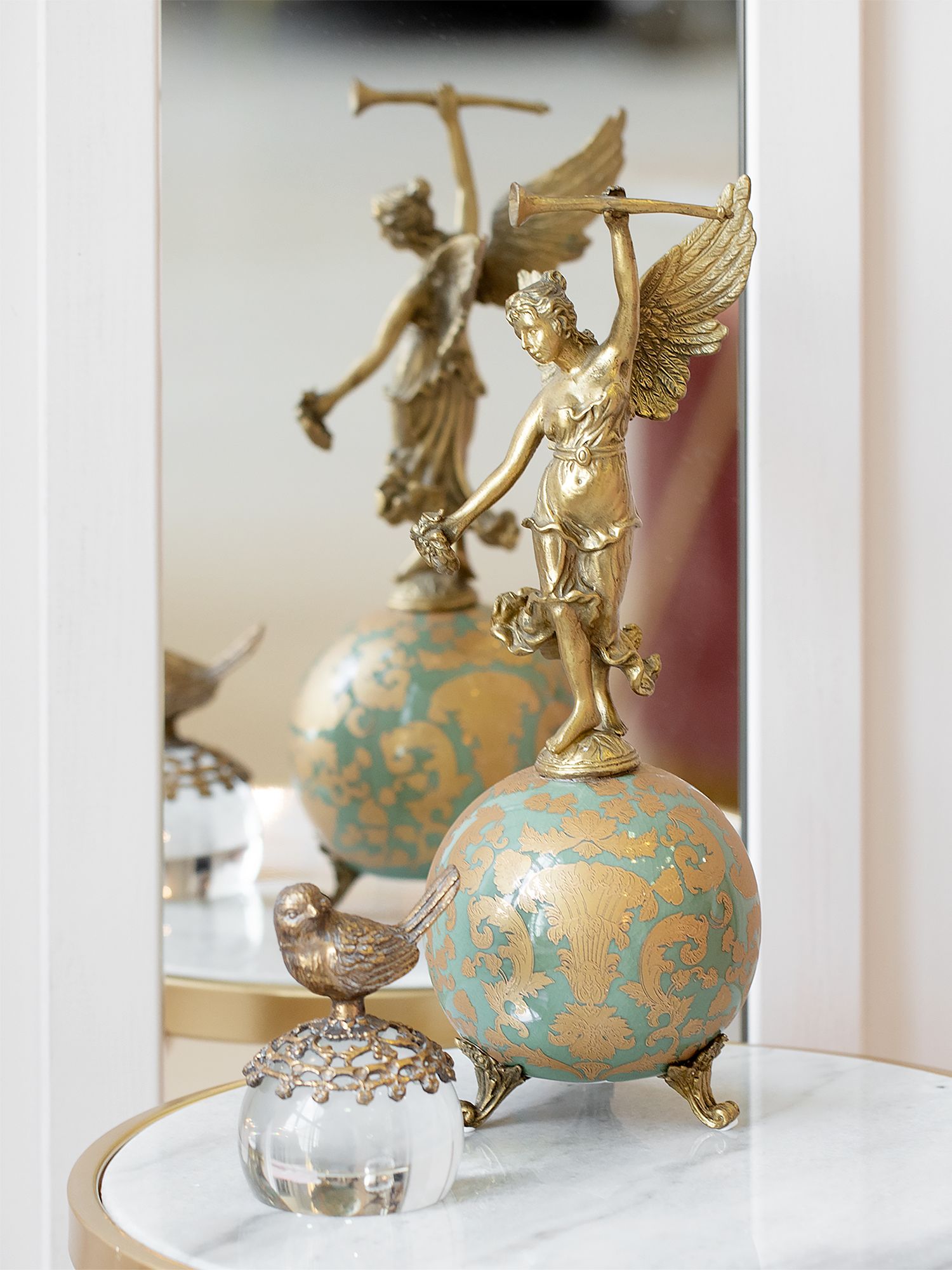 Фигурка Ника на шаре Glasar B948EC/NB4199