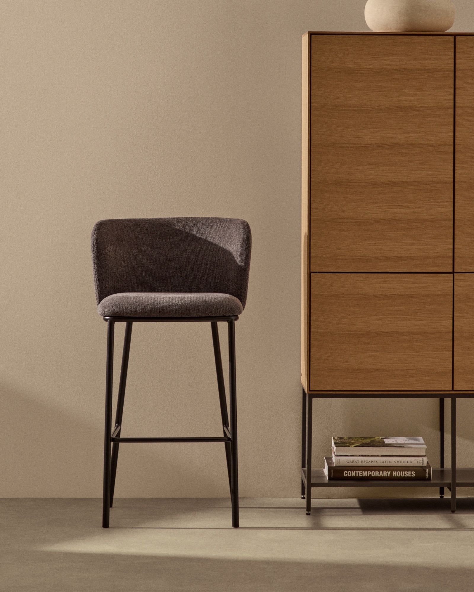 Ciselia Полубарный стул из темно-серой синели 65 см La Forma (ex Julia Grup)