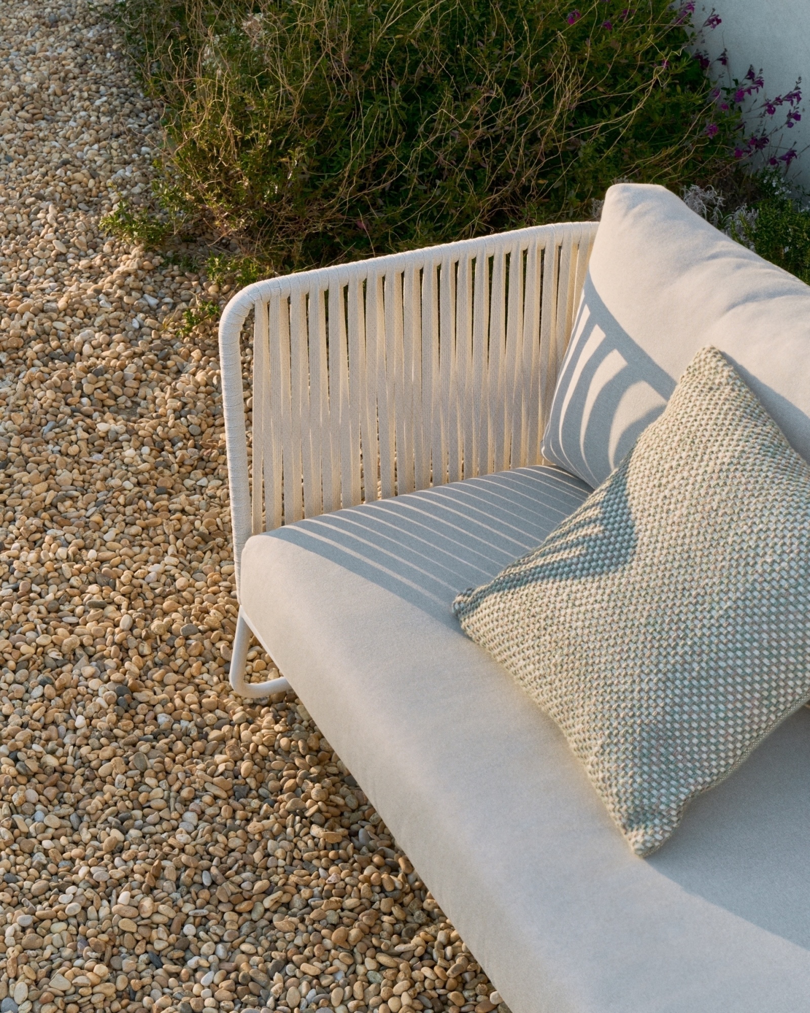 Уличный 3-местный диван Saconca из шнура и серой оцинкованной стали 189 см La Forma (ex Julia Grup)