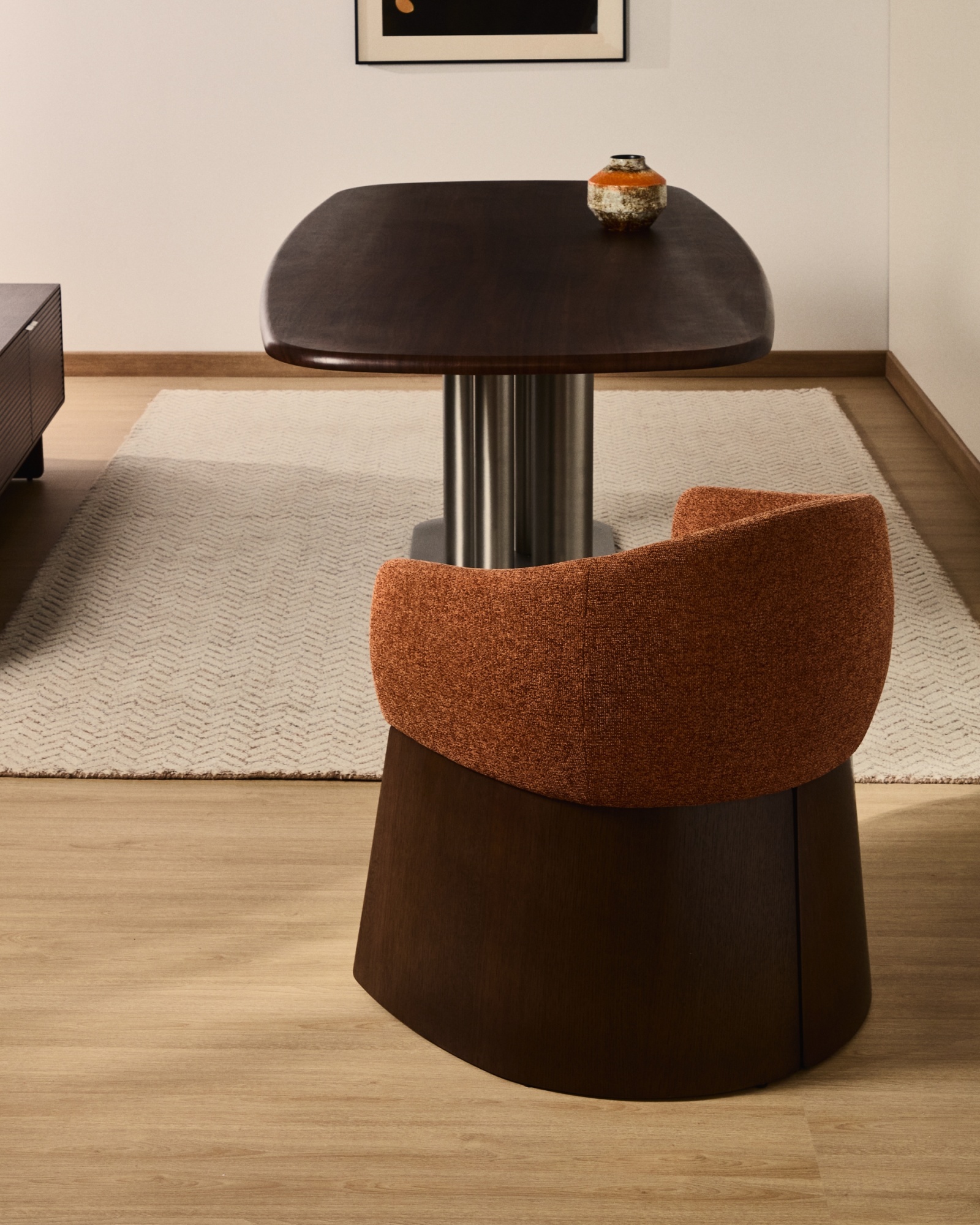 Стул Bosca из терракотовой синели и шпона ореха La Forma (ex Julia Grup)