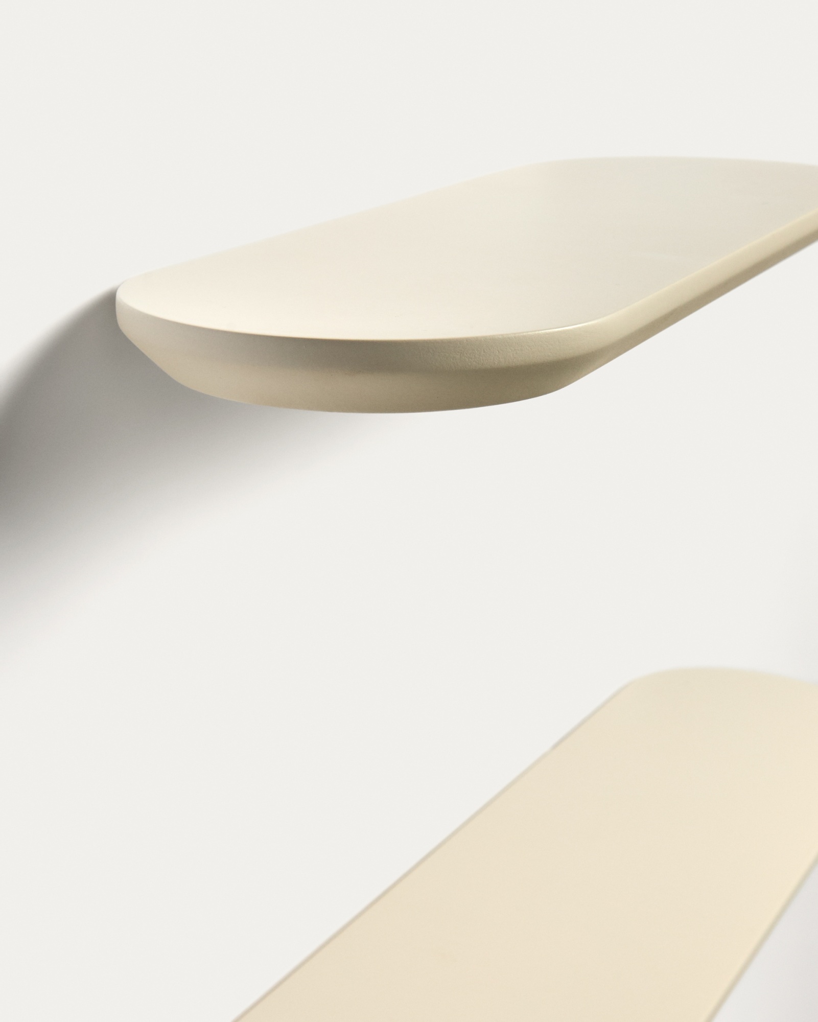 Комплект из 2 полок Arely из МДФ с бежевым лаковым покрытием, 35 см/55 см La Forma (ex Julia Grup)