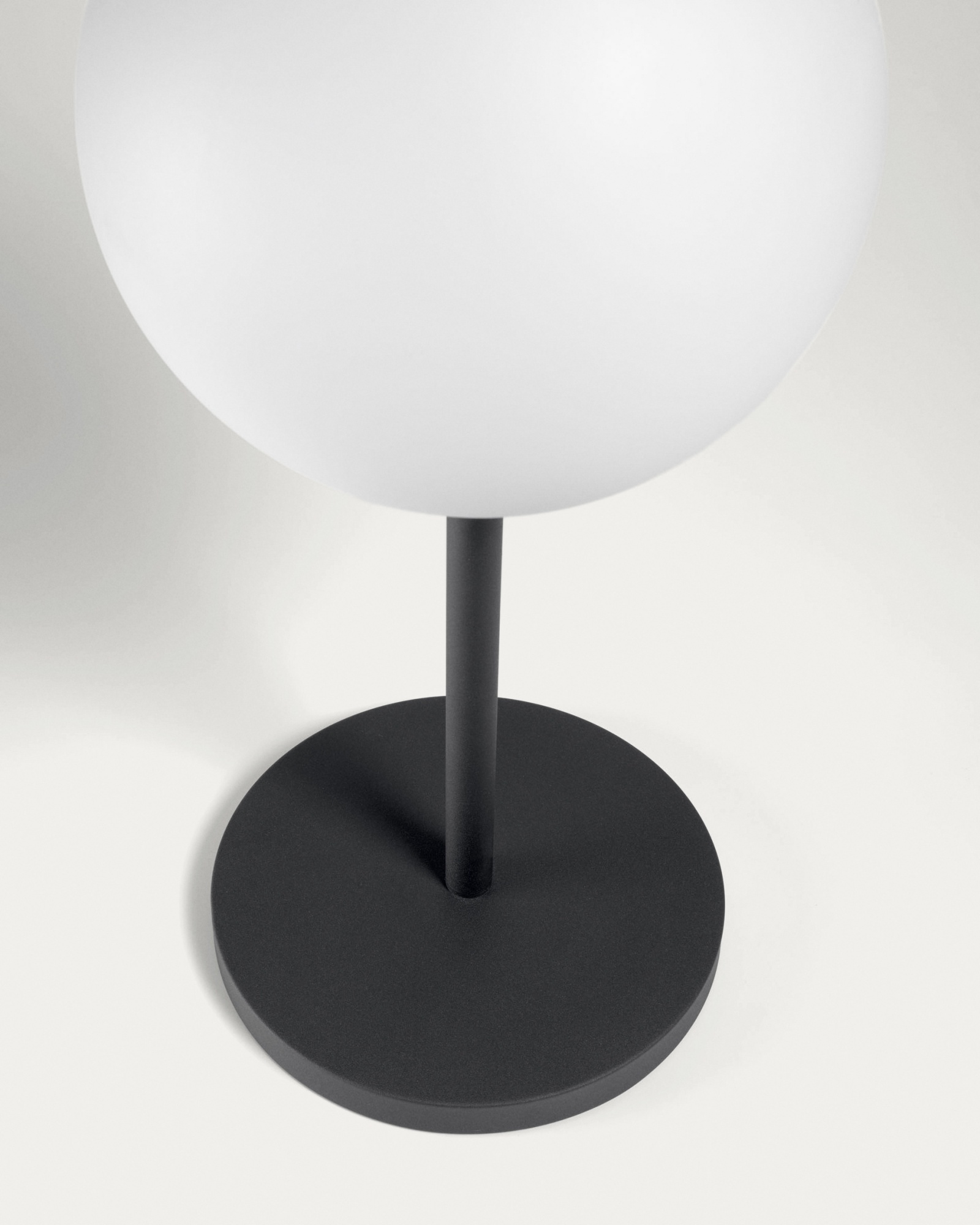 Настольная лампа Lape из черной стали La Forma (ex Julia Grup)