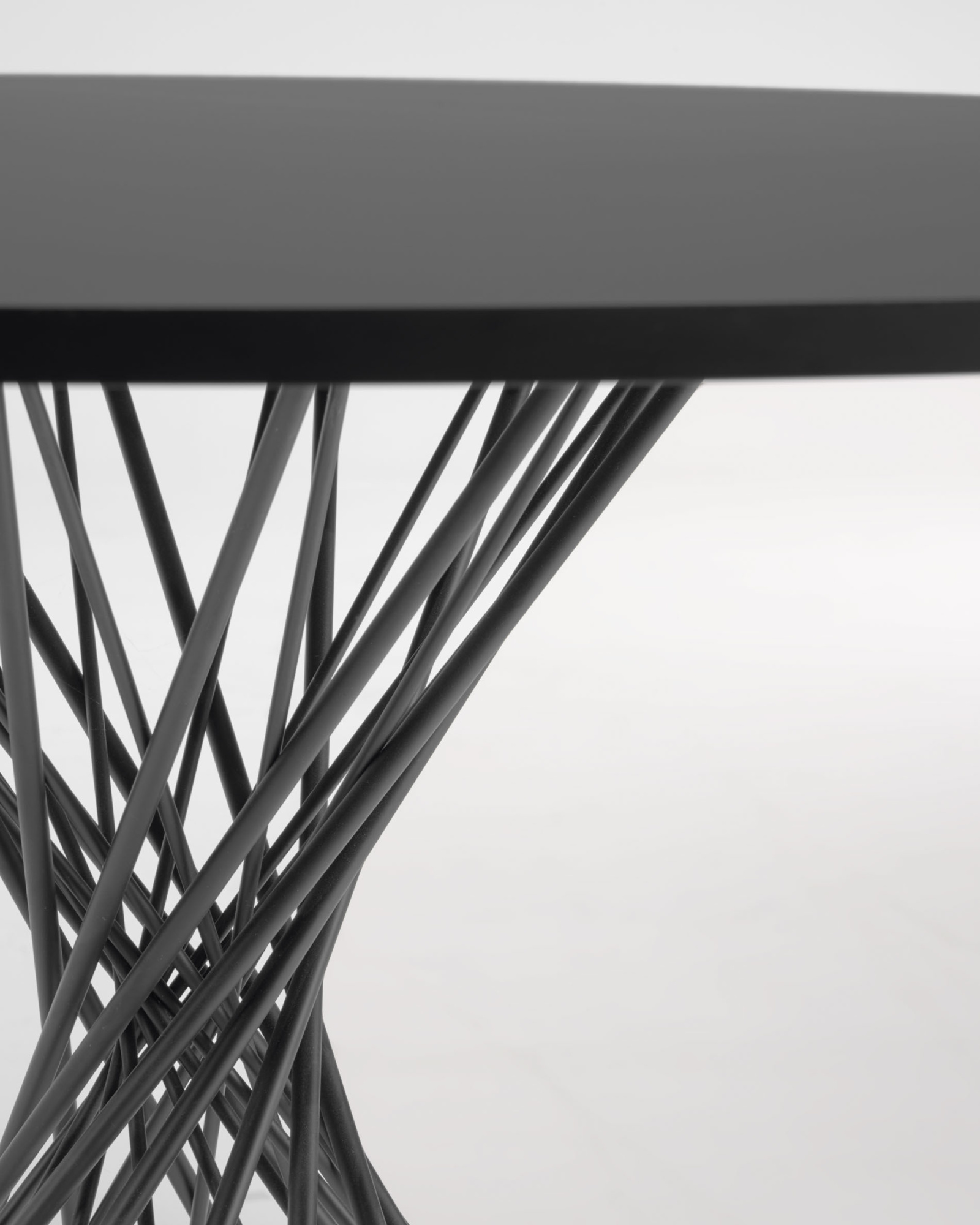 Niut круглый обеденный стол Ø 120 черный La Forma 102373