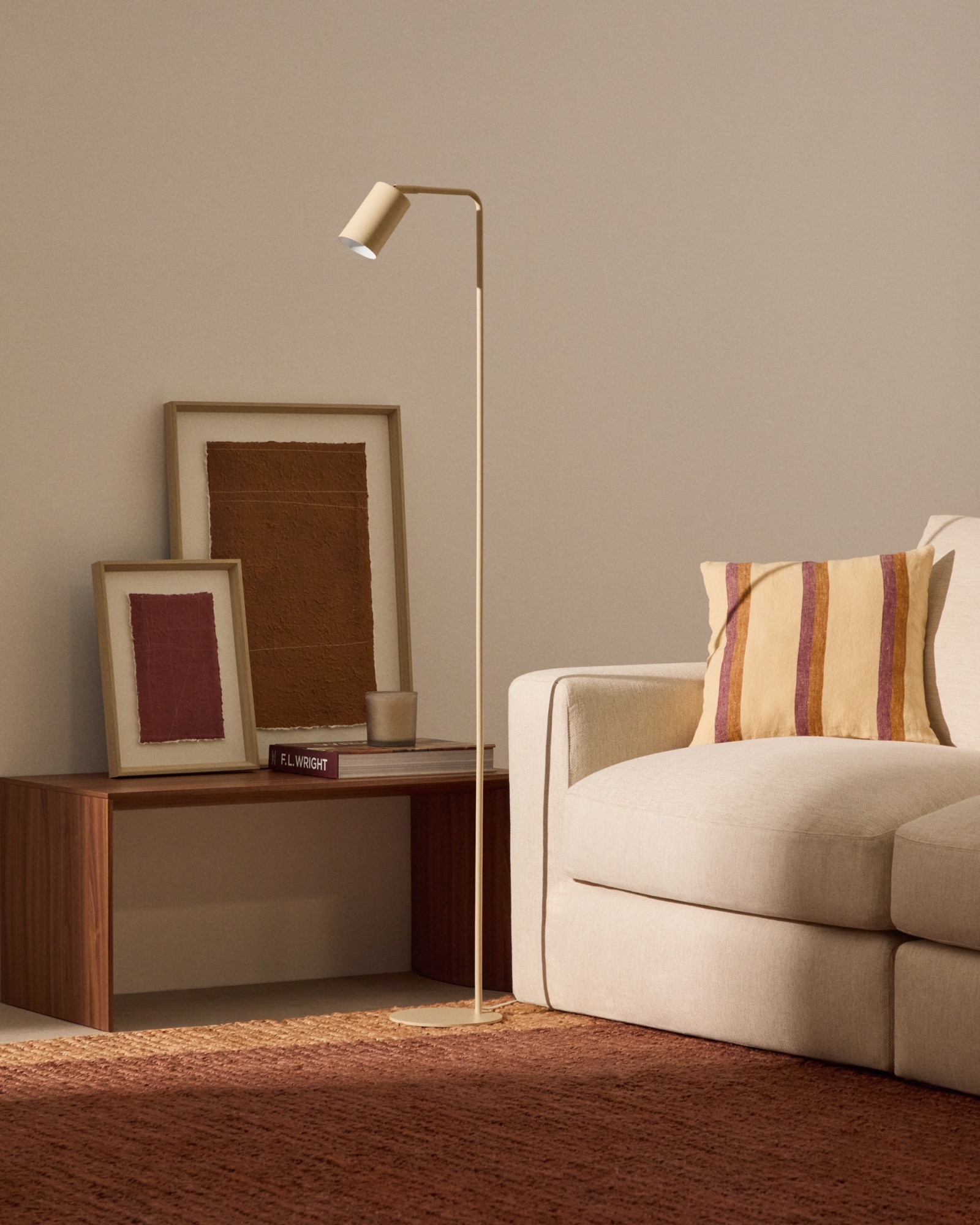 Торшер Manie из металла с бежевой текстурированной отделкой La Forma (ex Julia Grup)