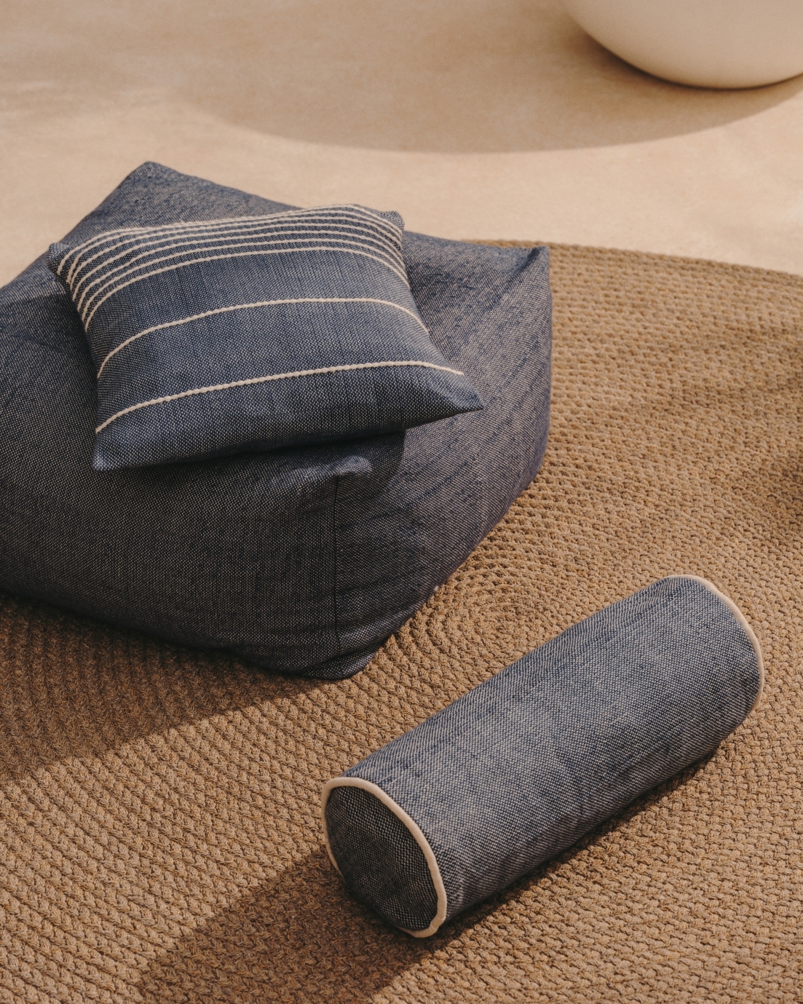 Пуф Vedell синий 100% ПЭТ 60 x 60 La Forma (ex Julia Grup)