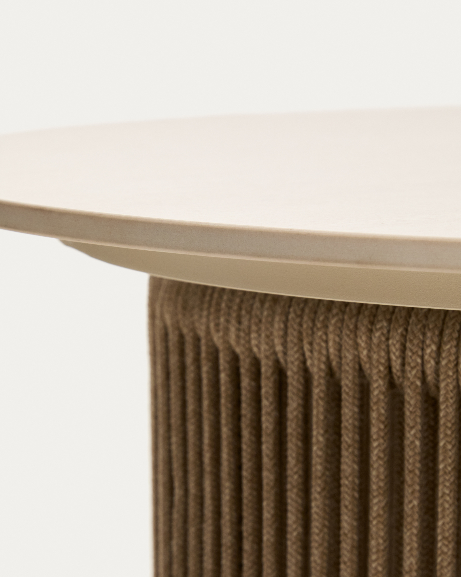 Уличный столик Orosei из алюминия и веревки цвета экрю Ø 55 см La Forma 482566